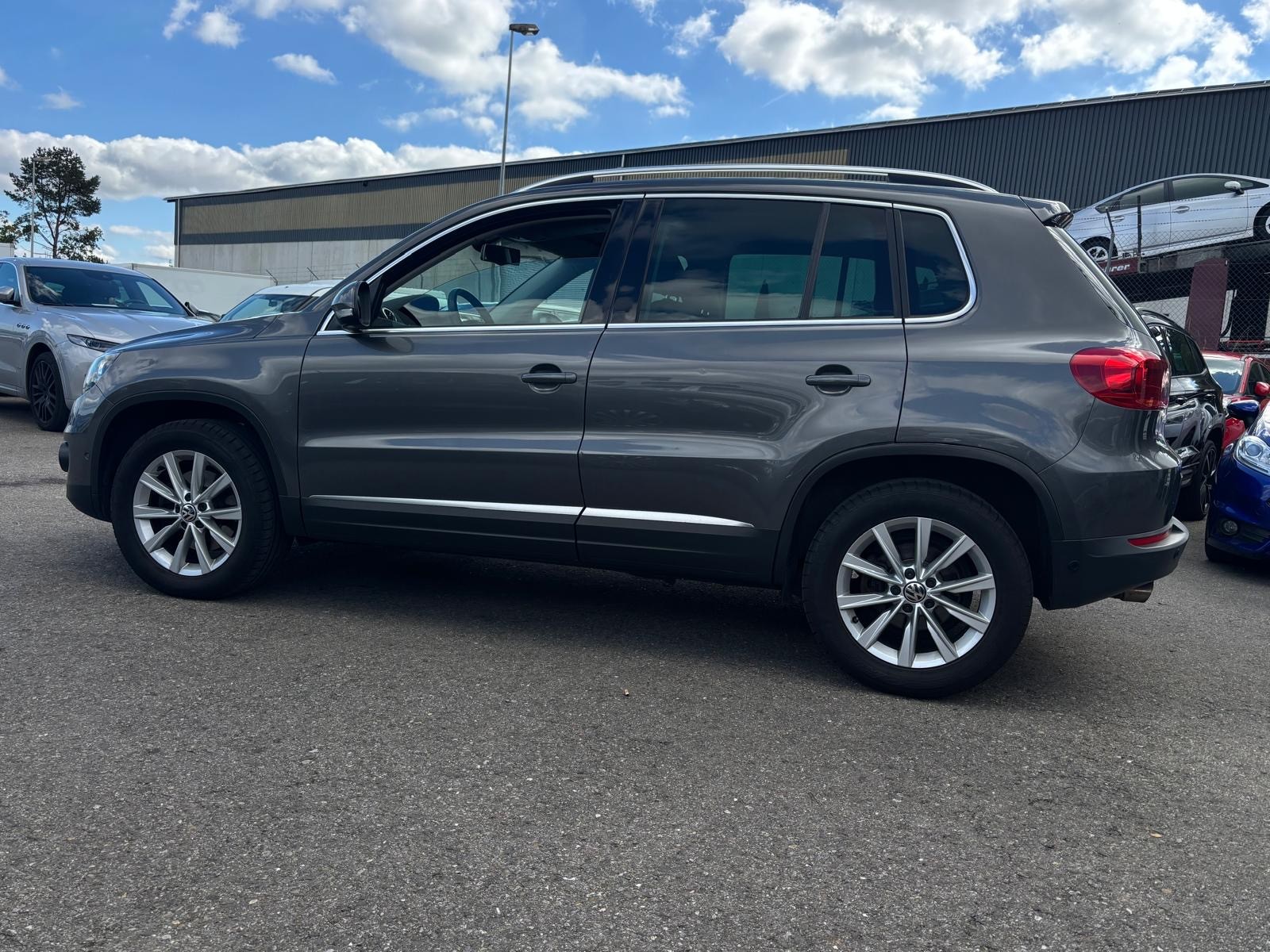 VW Tiguan 2.0 TDI BlueMotion Sport&Style 4Motion-image-4