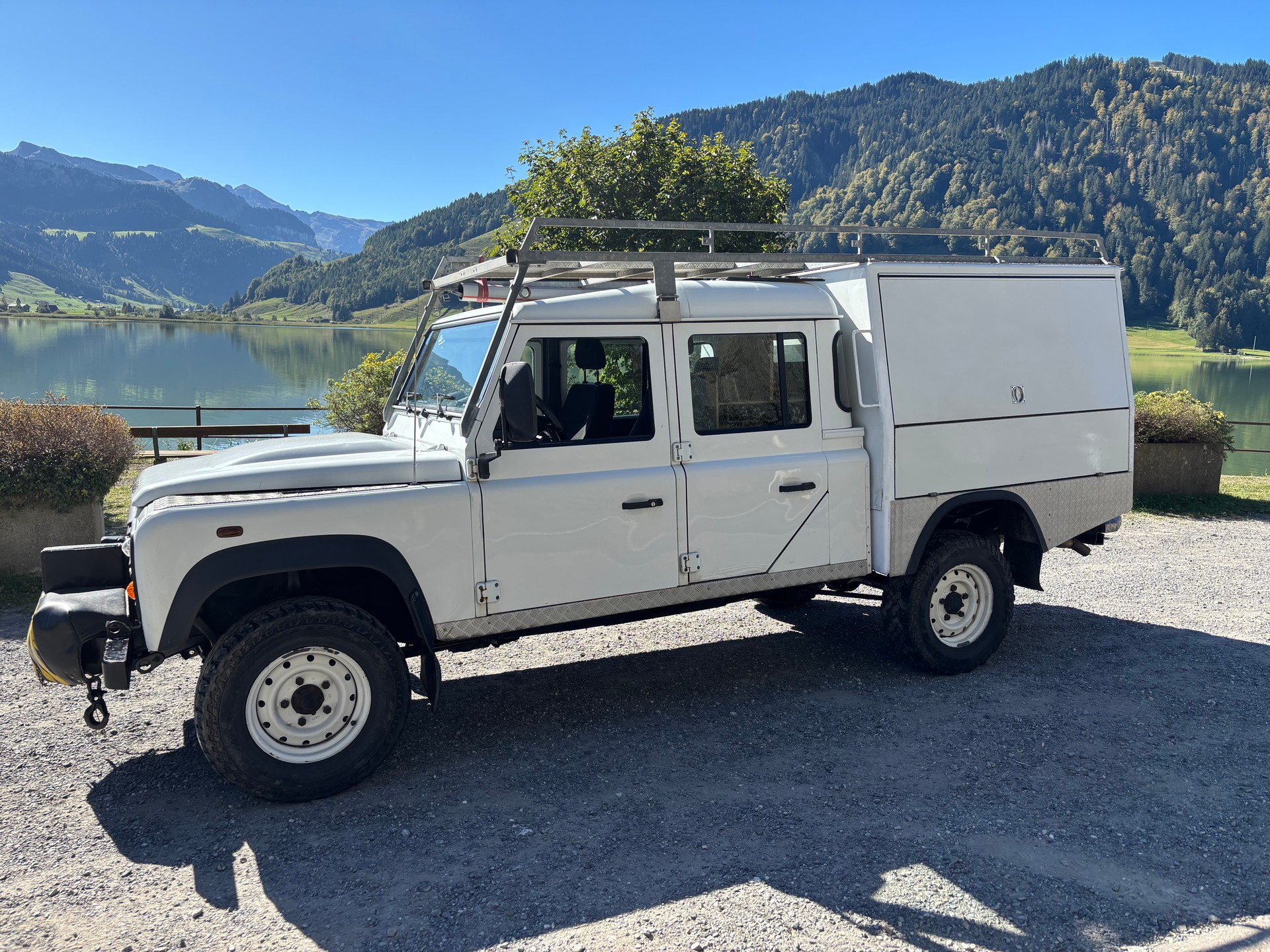LAND ROVER Defender 130 2.2 TD4 DC High Capacity Pick Up-image-6