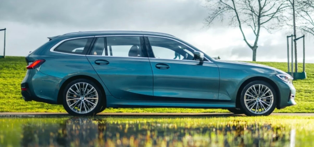 BMW 320d XDrive Touring 48V Hybrid Special Edition Sport Line-image-4