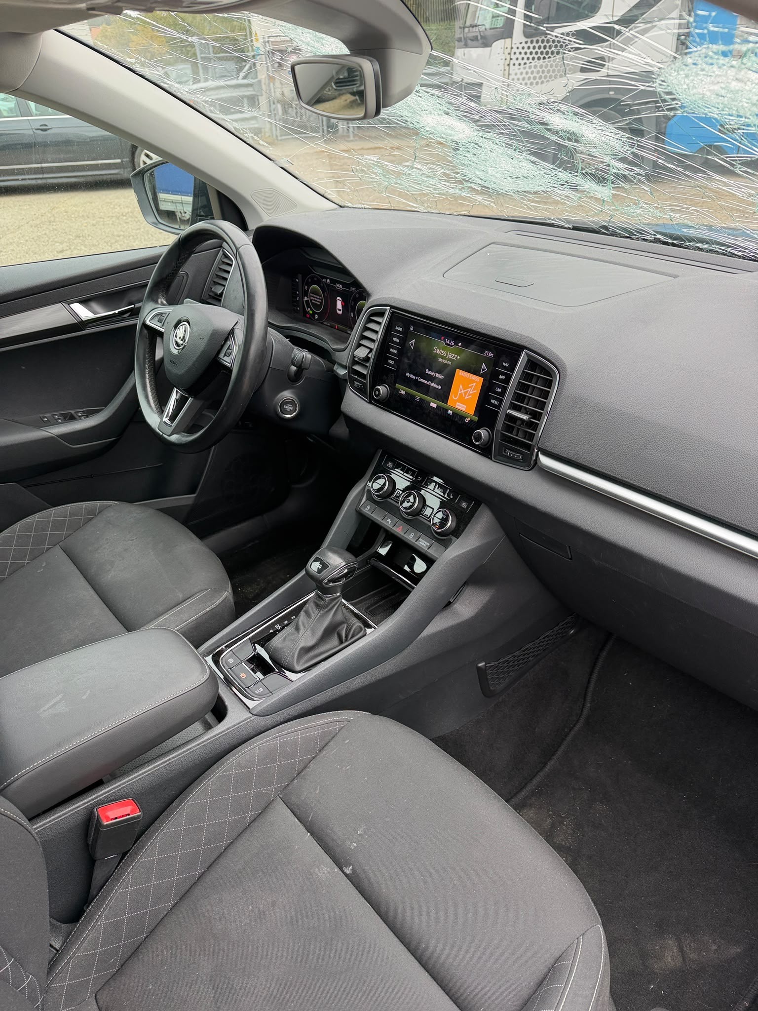 SKODA Karoq 1.0 TSI Ambition DSG-image-10