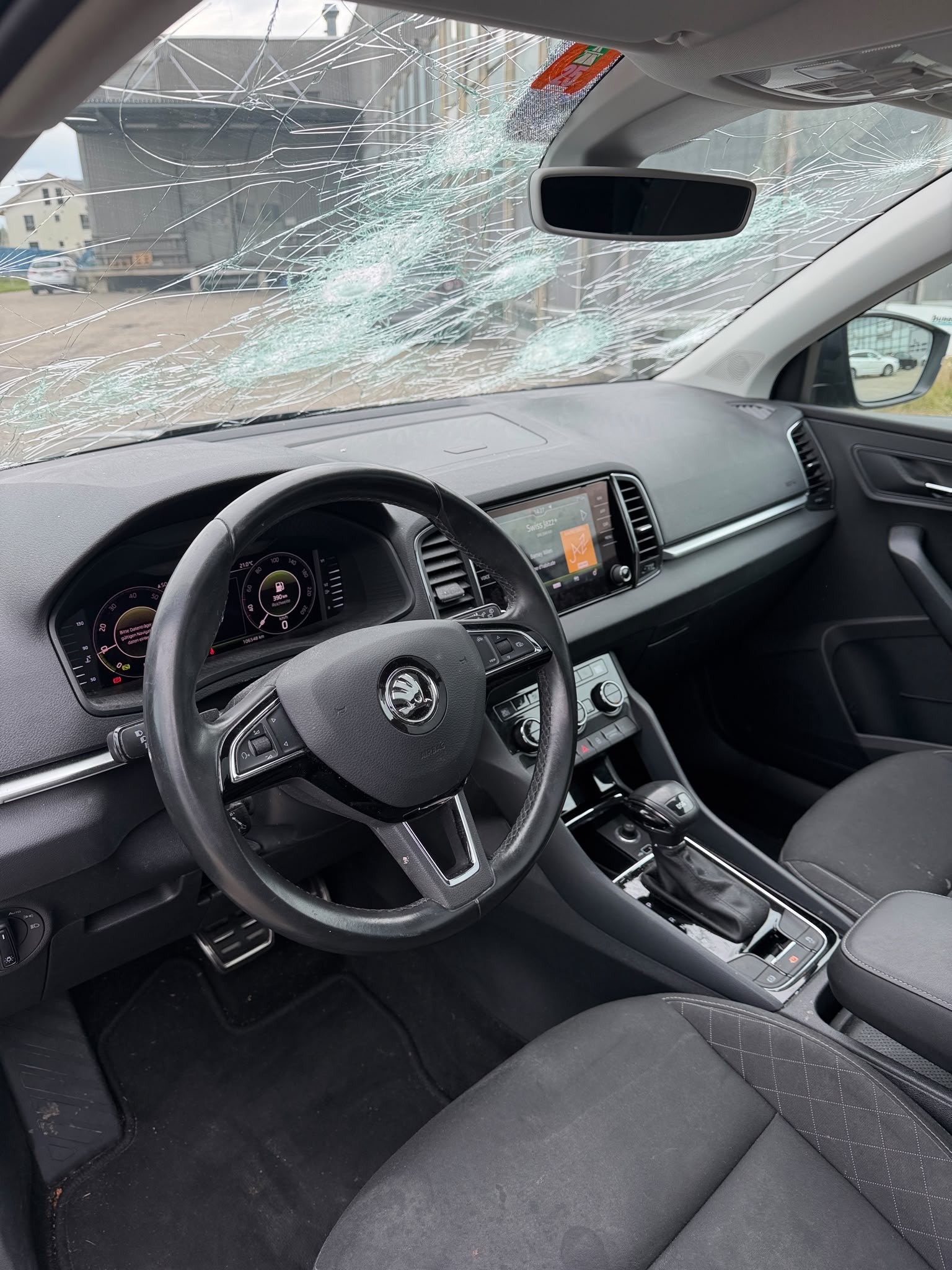 SKODA Karoq 1.0 TSI Ambition DSG-image-11