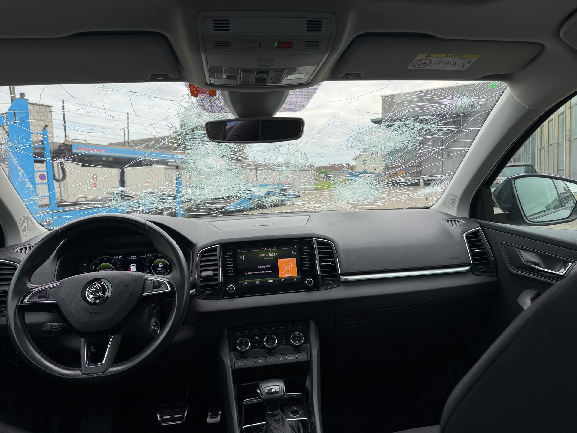 SKODA Karoq 1.0 TSI Ambition DSG-image-9