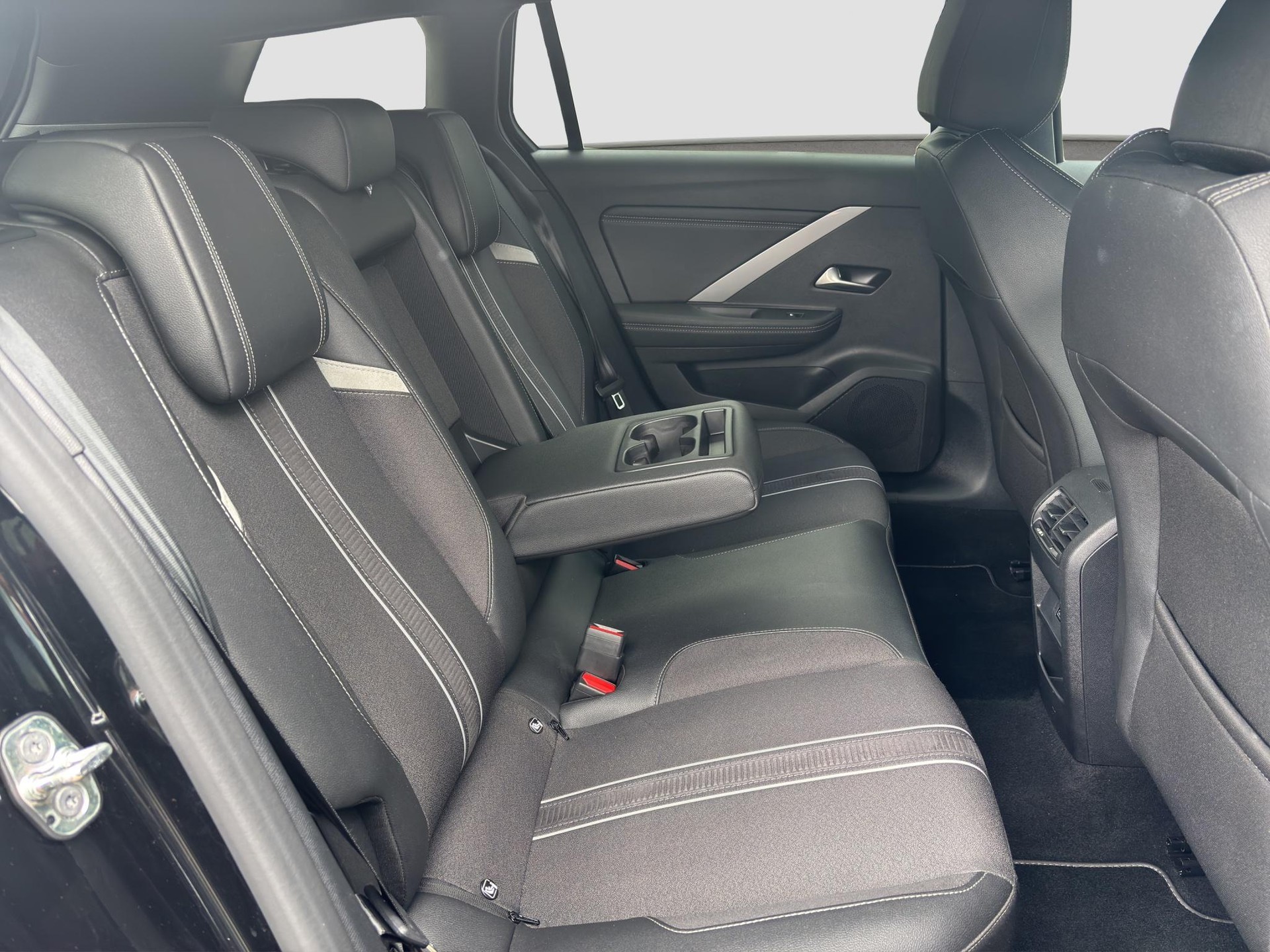 OPEL Astra Sports Tourer 1.6 T PHEV 180 GS-image-13