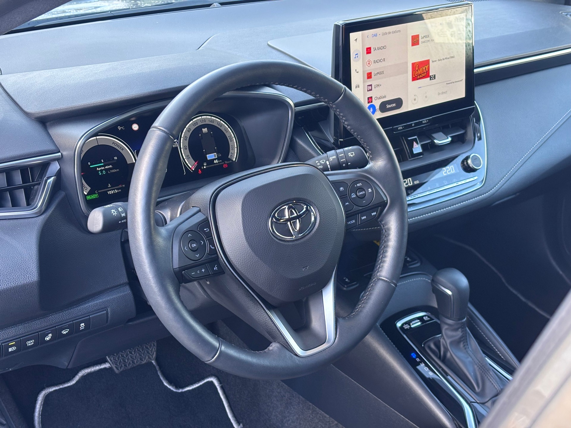 TOYOTA Corolla 1.8 HSD Trend e- CVT (M)-image-7