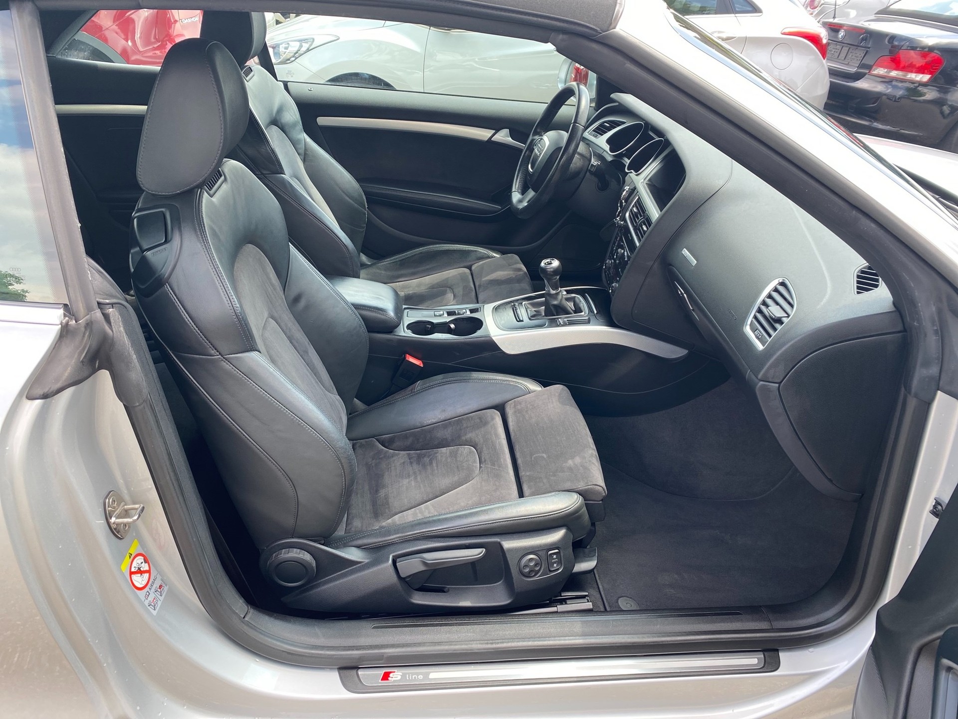AUDI A5 Cabriolet 2.0 TDI-image-10