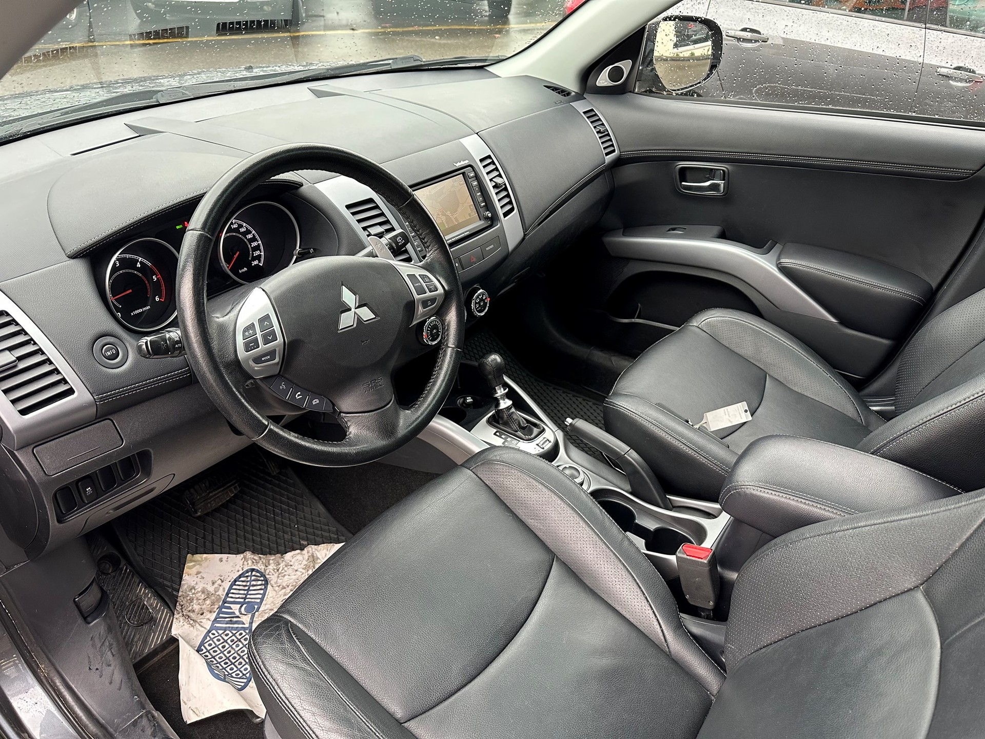 MITSUBISHI Outlander 2.2 DID Jubilé35 4WD TC-SST-image-6