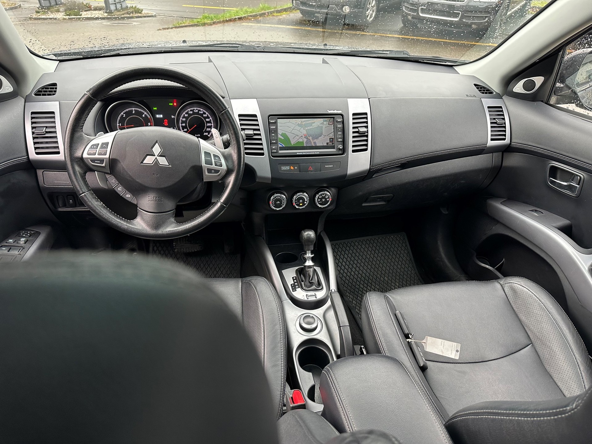 MITSUBISHI Outlander 2.2 DID Jubilé35 4WD TC-SST-image-5