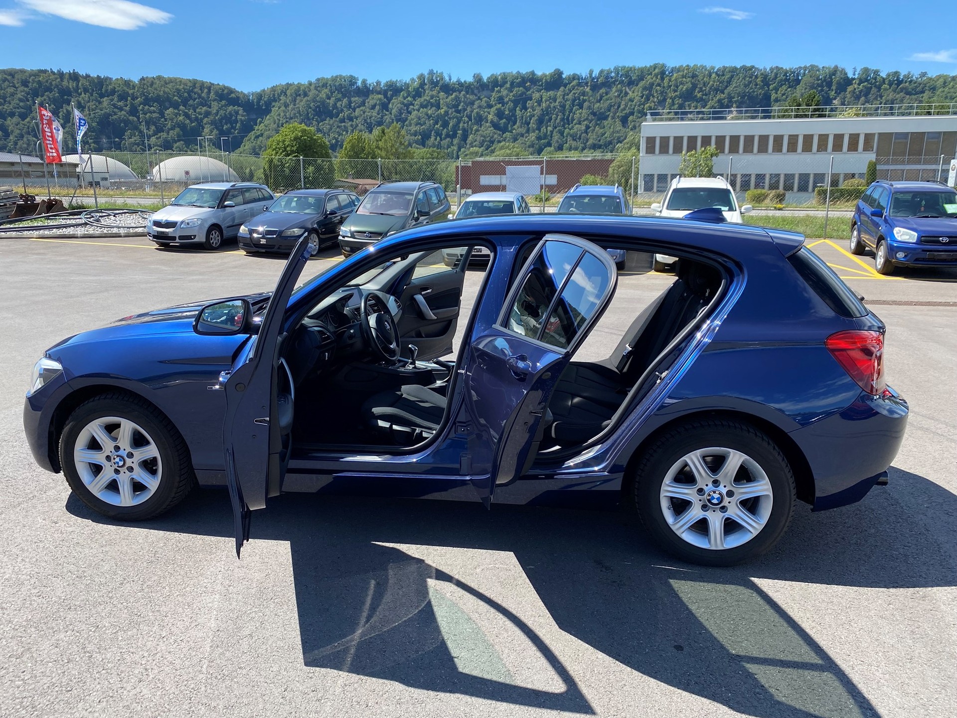 BMW 116-showroom-element-2