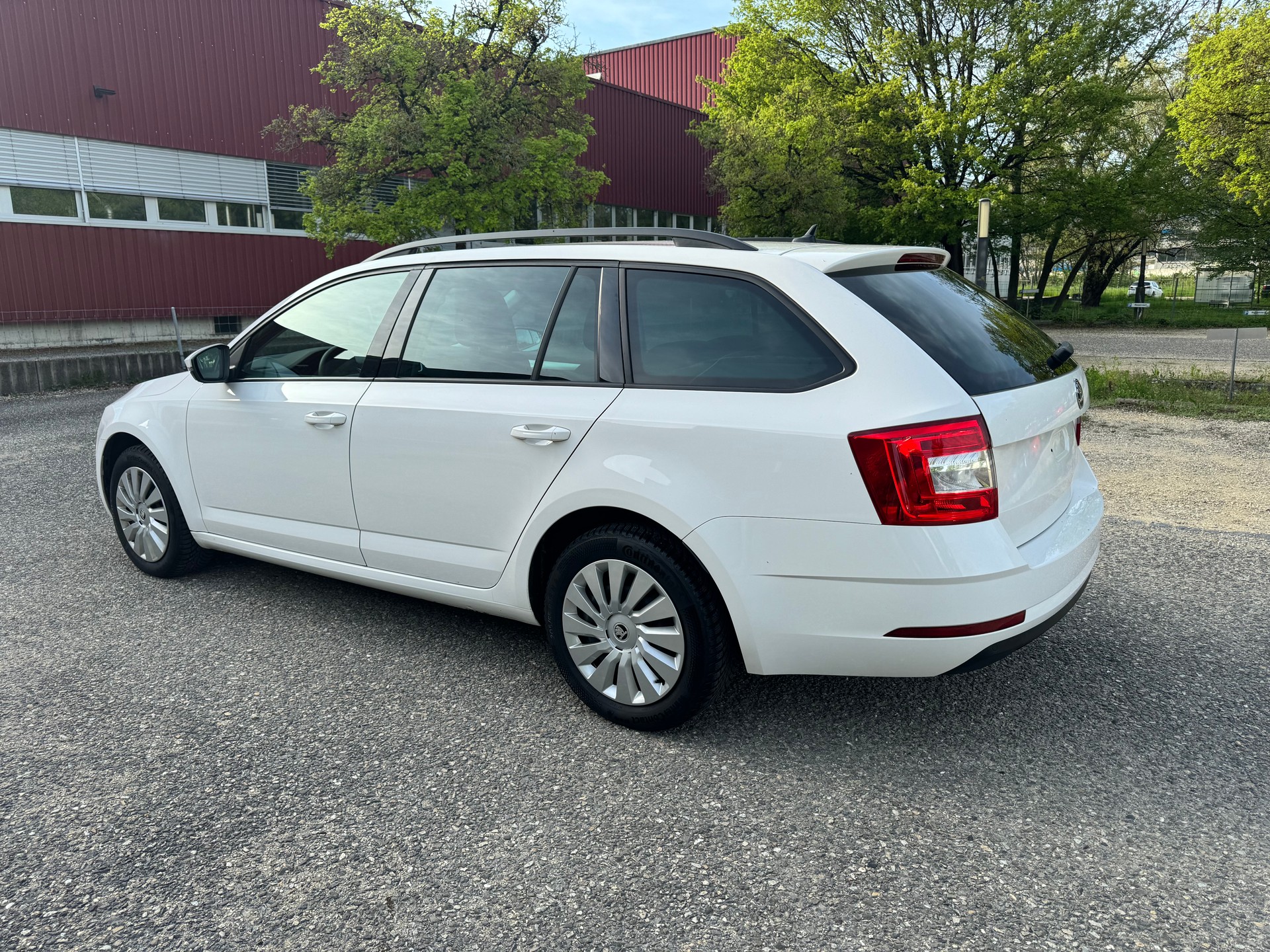 SKODA Octavia Combi 2.0 TDI Ambition 4x4 DSG-image-2
