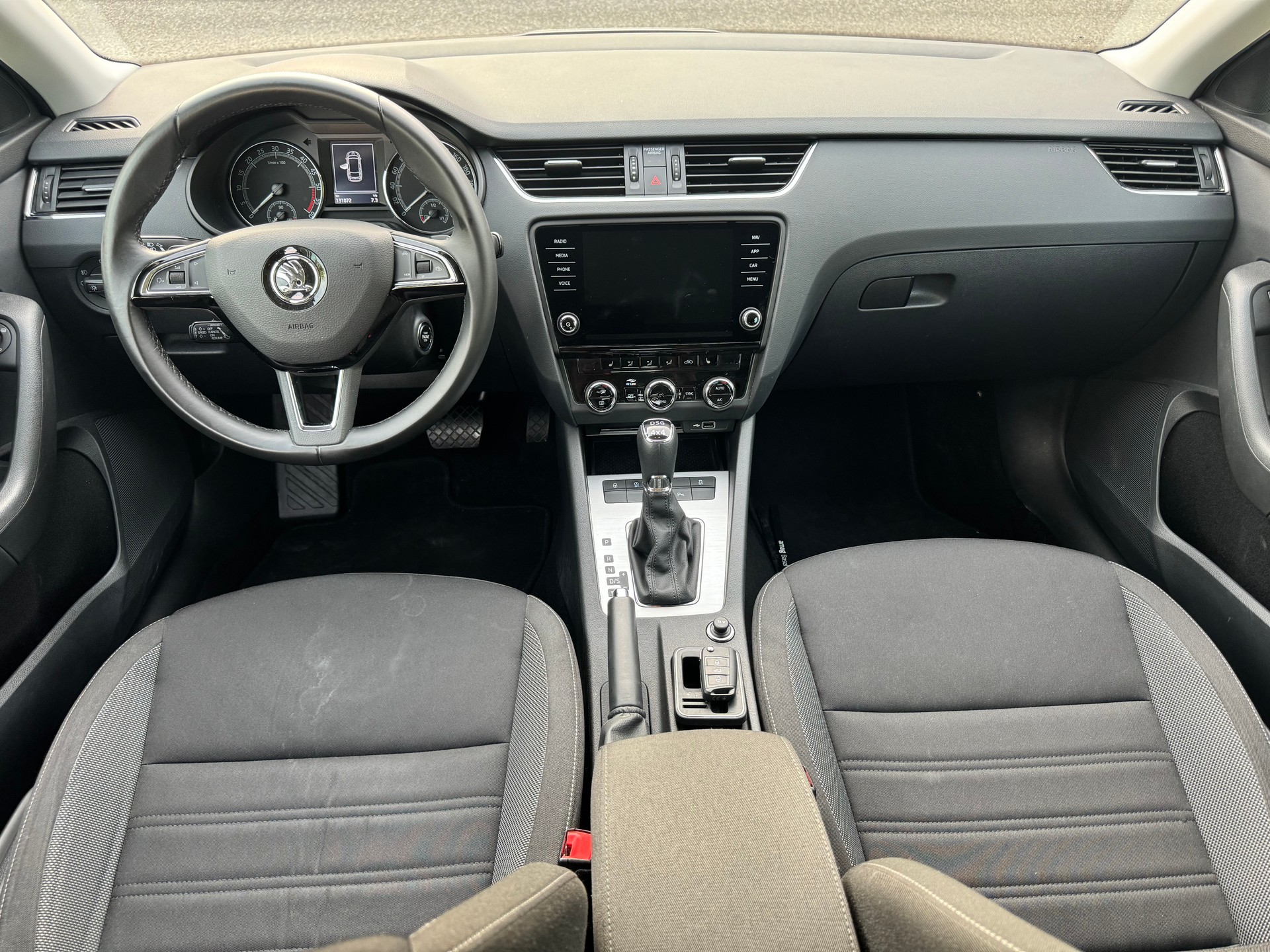 SKODA Octavia Combi 2.0 TDI Ambition 4x4 DSG-image-5