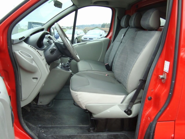 RENAULT Trafic 2.0 dCi 90 2.7t L1H1-image-8