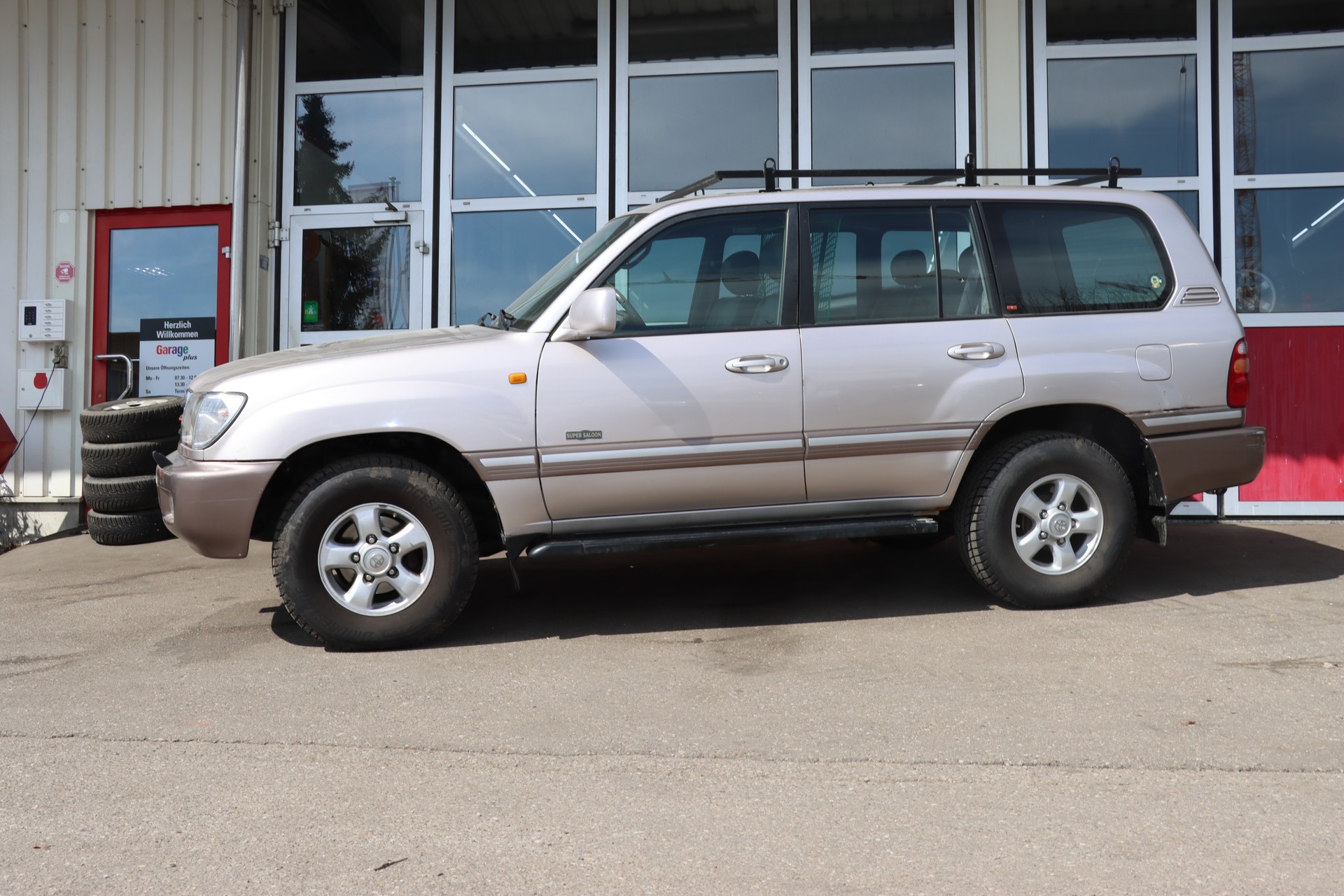 TOYOTA Land Cruiser 500 4.2TD S.Saloon-image-4