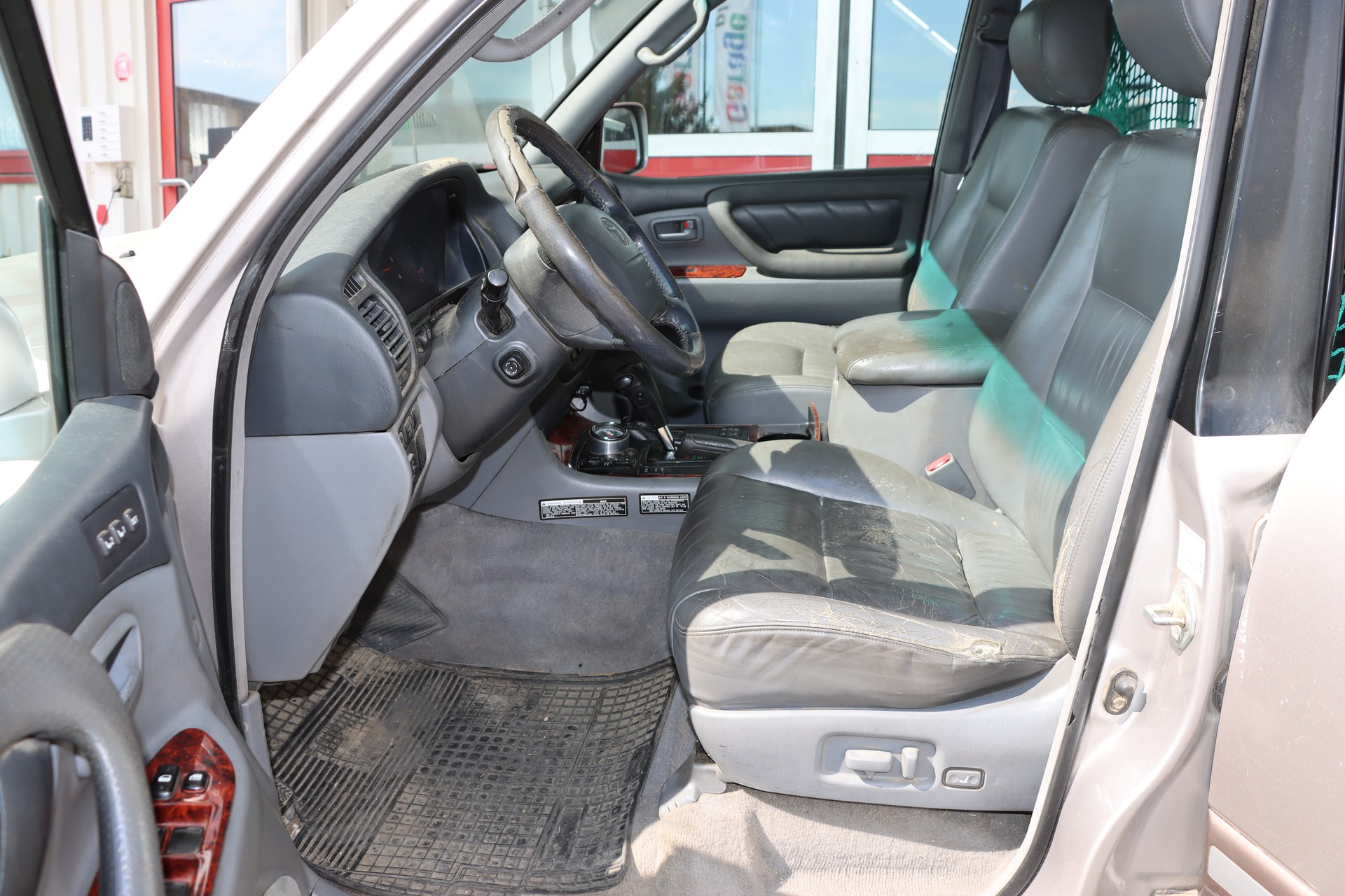 TOYOTA Land Cruiser 500 4.2TD S.Saloon-image-12