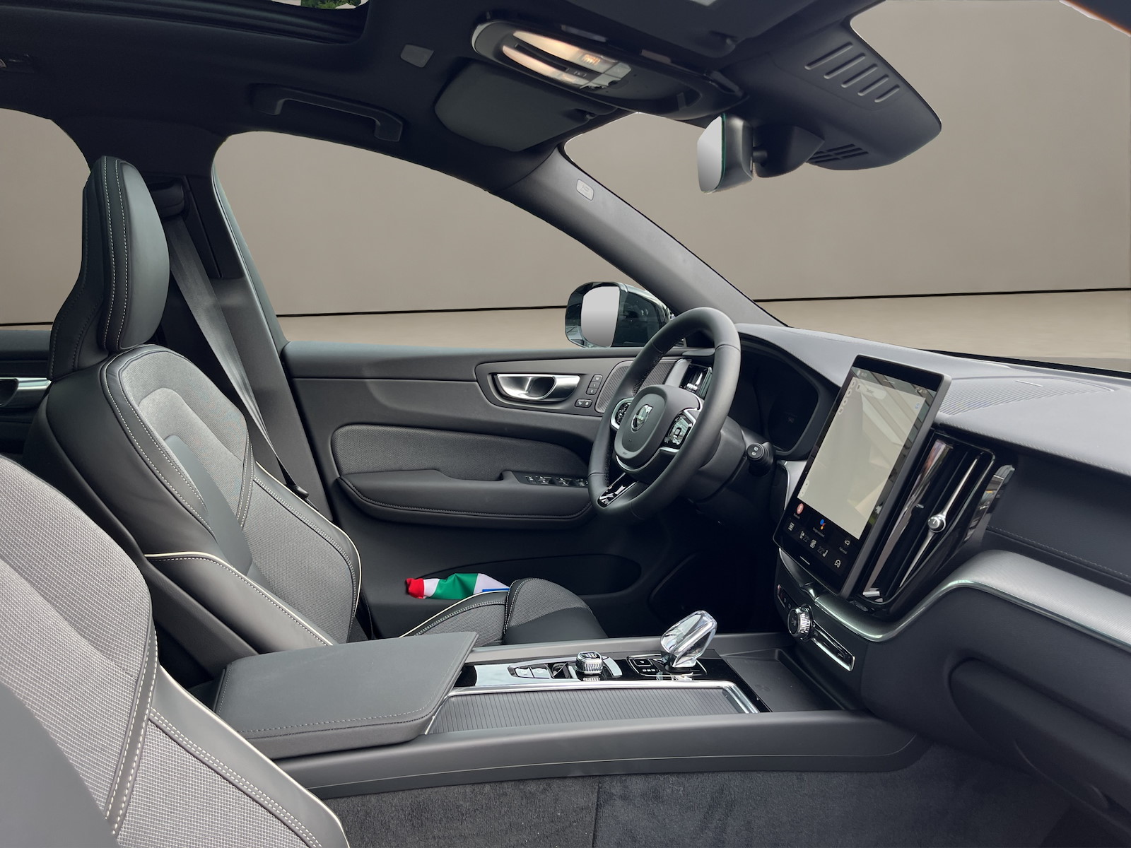 VOLVO XC60 2.0 T6 TE Black Edition eAWD-image-11