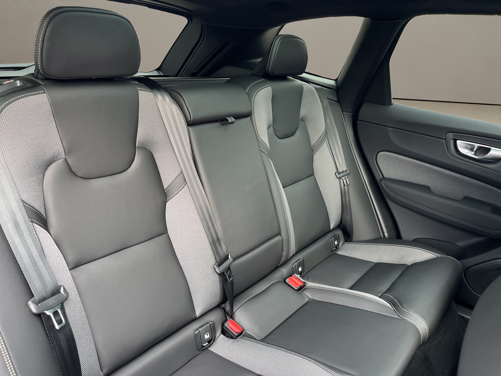 VOLVO XC60 2.0 T6 TE Black Edition eAWD-image-10