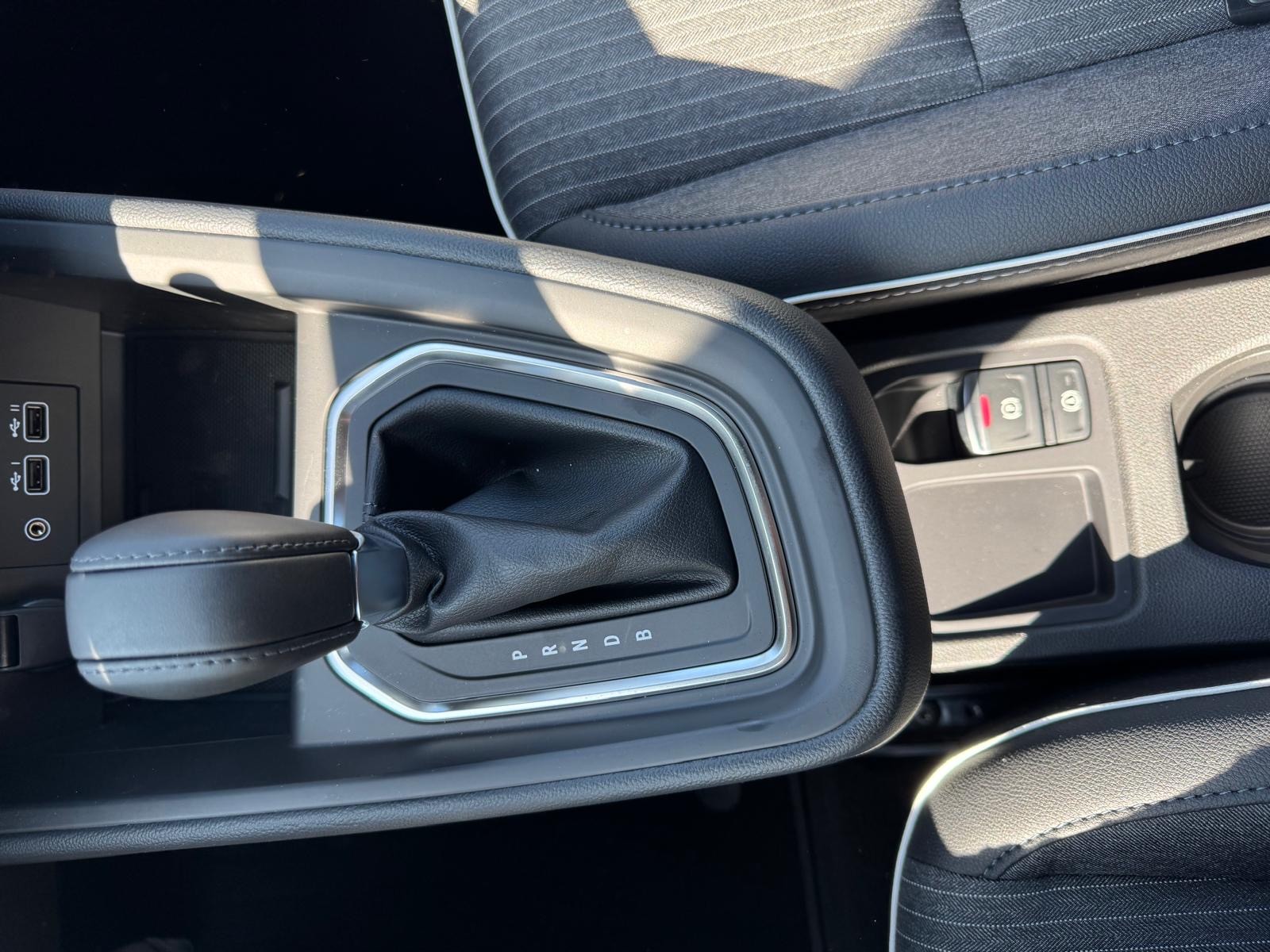 MITSUBISHI Colt Intense-image-7