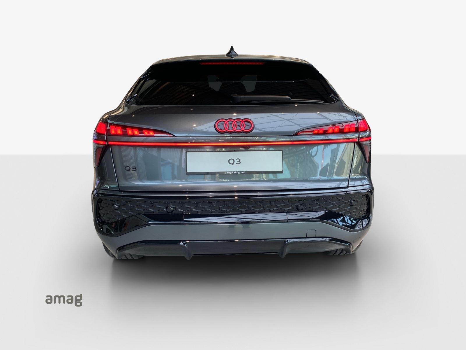 AUDI Q3 Sportback 110 kW TFSI S tronic-image-3