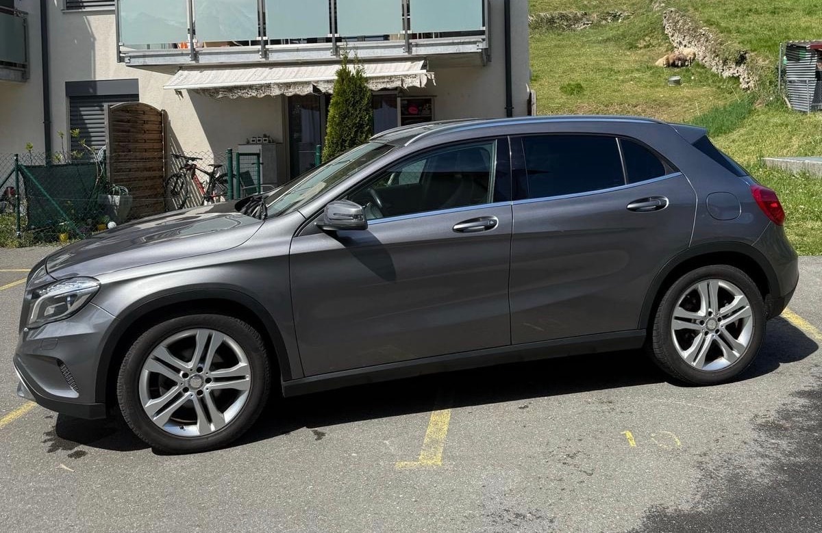 MERCEDES-BENZ GLA 220 CDI AMG Line 4Matic 7G-DCT-image-4