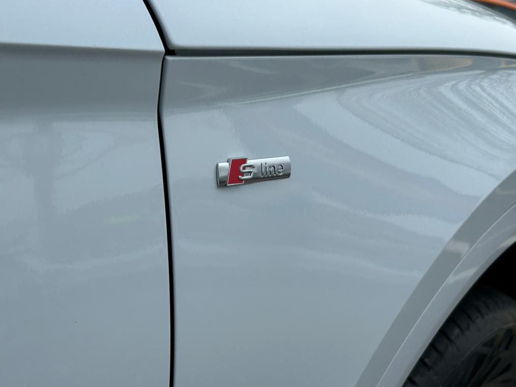 AUDI Q5 40 TDi S line quattro-image-3