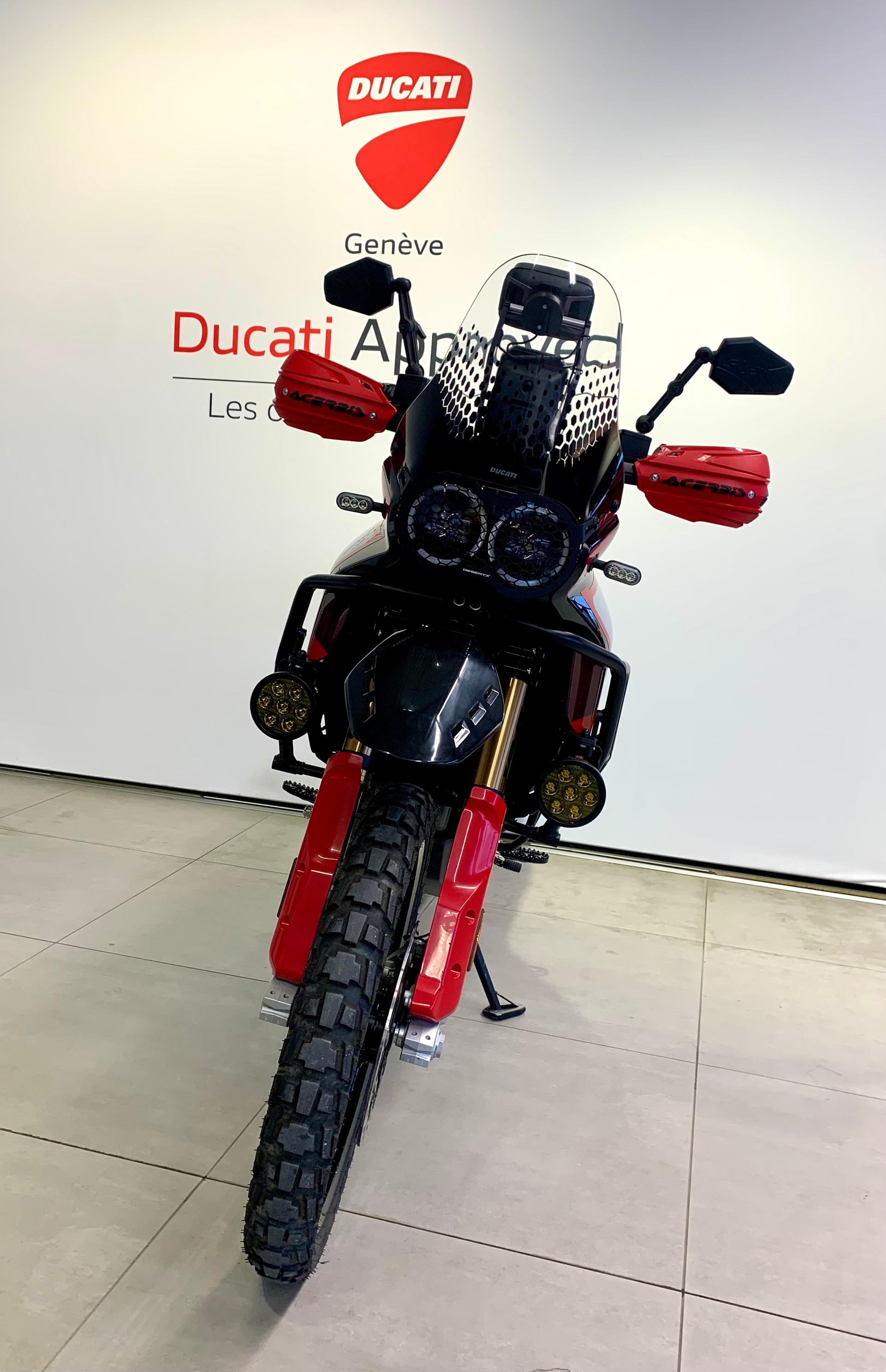 DUCATI Desert X Rally-showroom-element-2