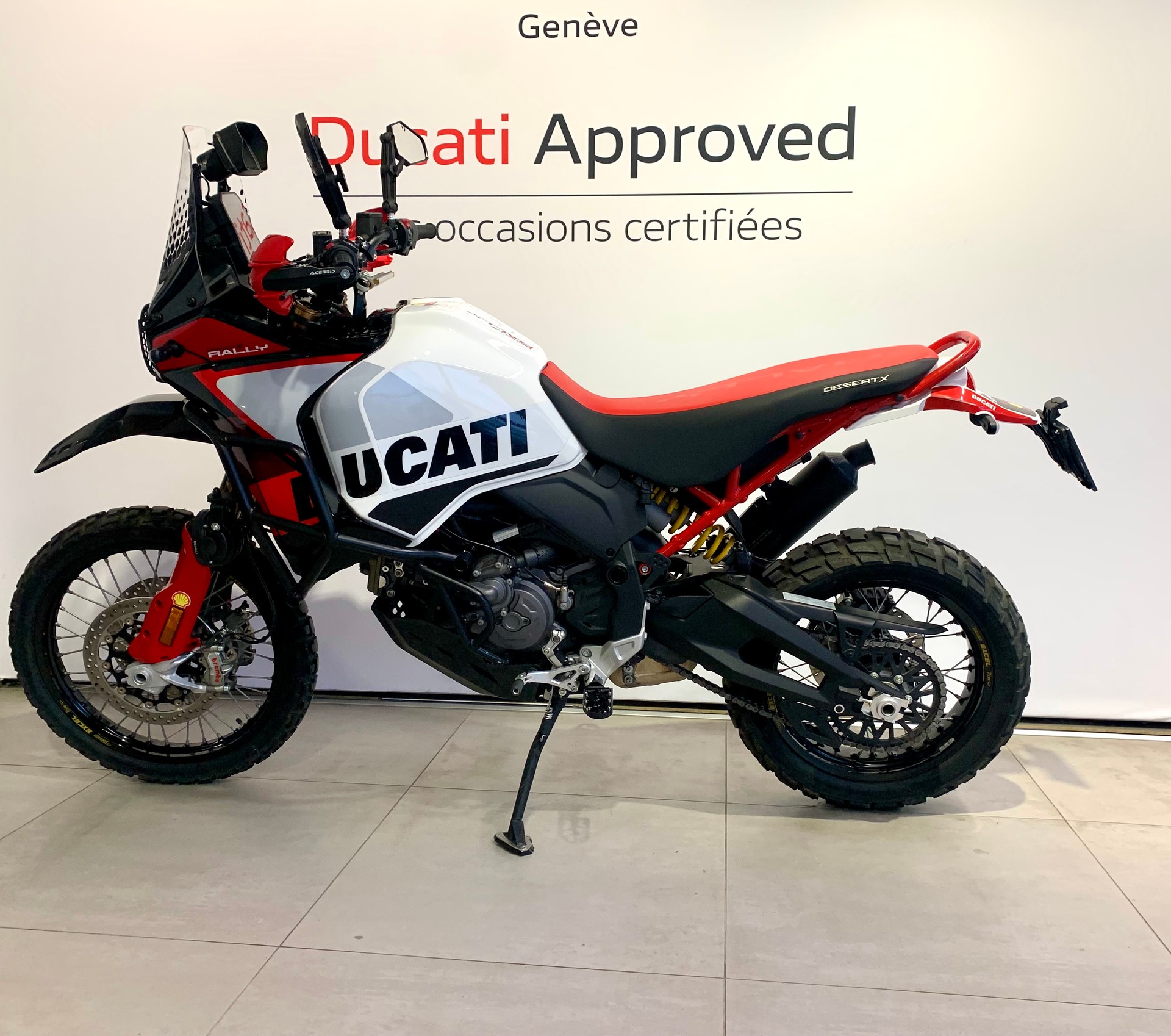 DUCATI Desert X Rally-showroom-element-1