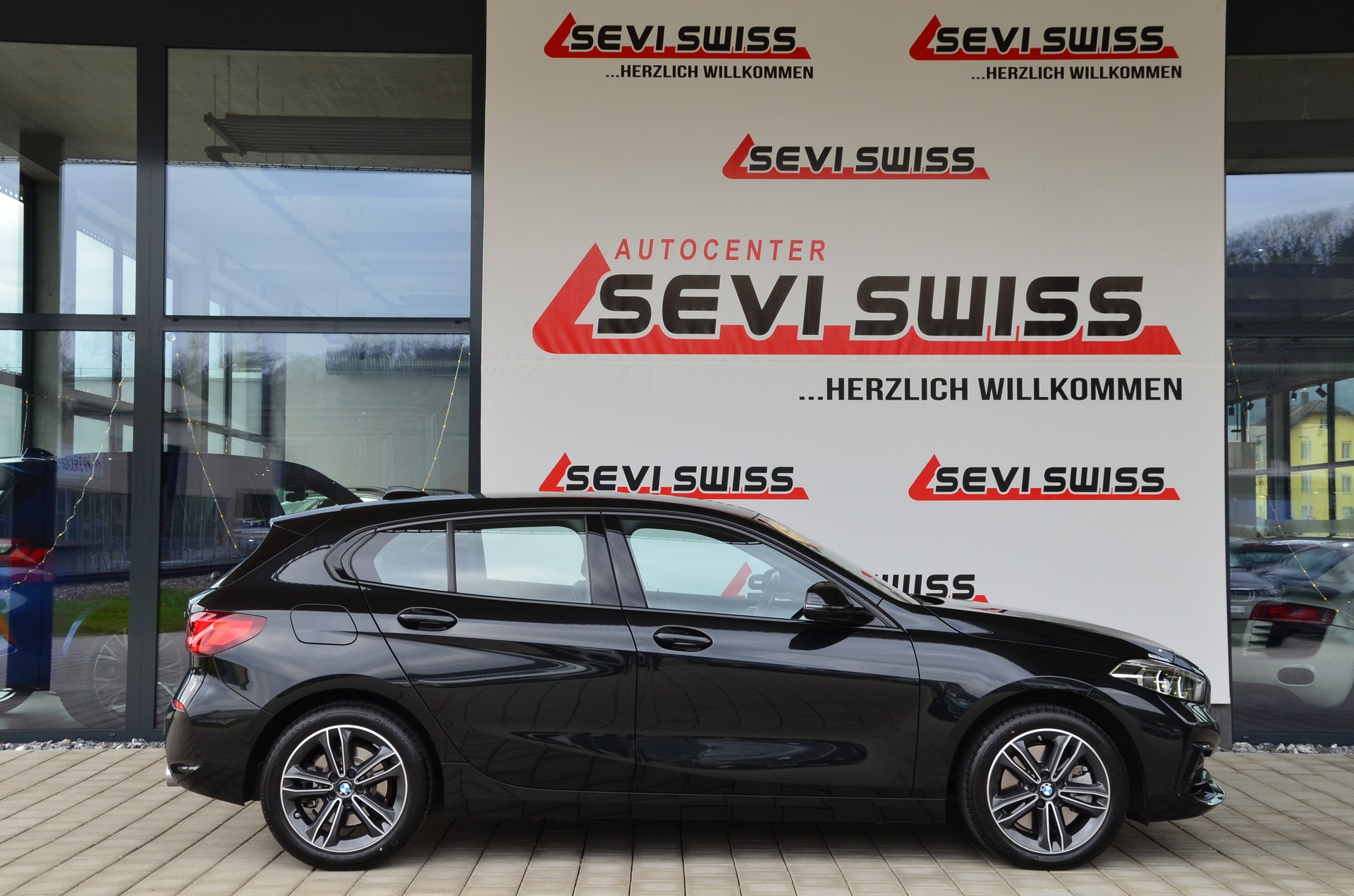 BMW 120d xDrive Steptronic Sport Line*Ab MFK,1 Jahr oder 20000km Garantie*-image-4