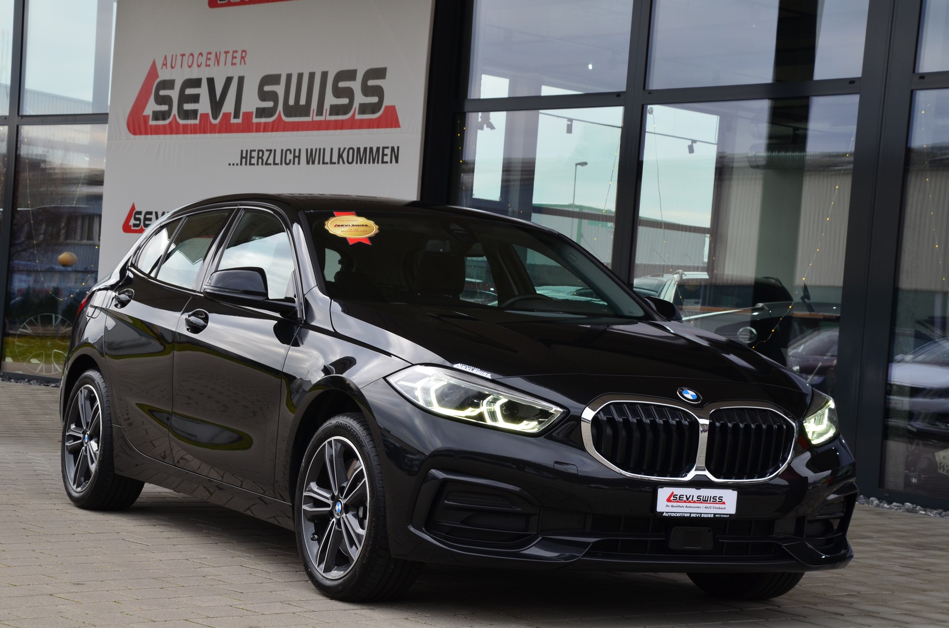 BMW 120d xDrive Steptronic Sport Line*Ab MFK,1 Jahr oder 20000km Garantie*-showroom-element-1