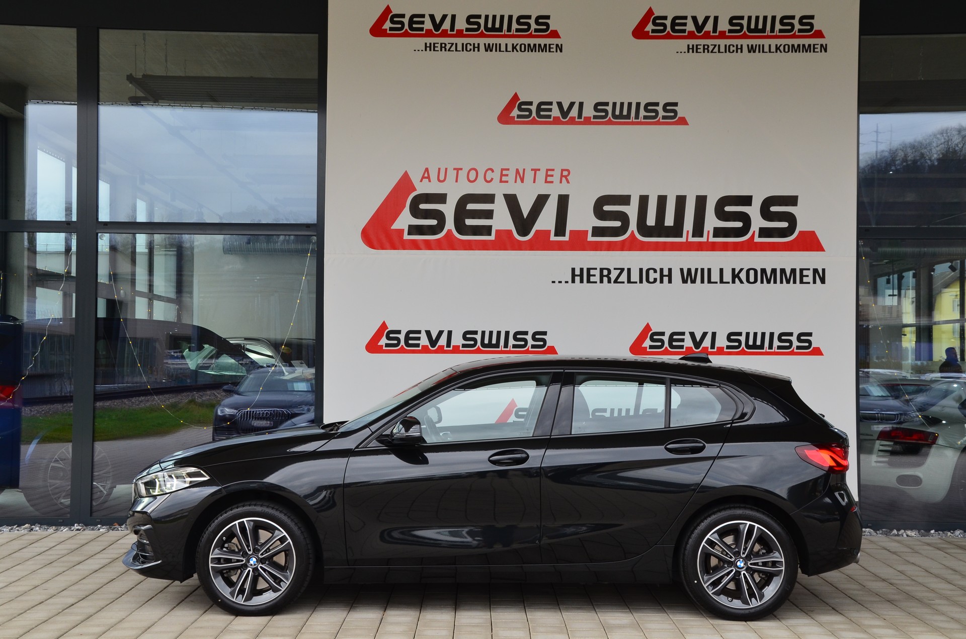 BMW 120d xDrive Steptronic Sport Line*Ab MFK,1 Jahr oder 20000km Garantie*-image-9
