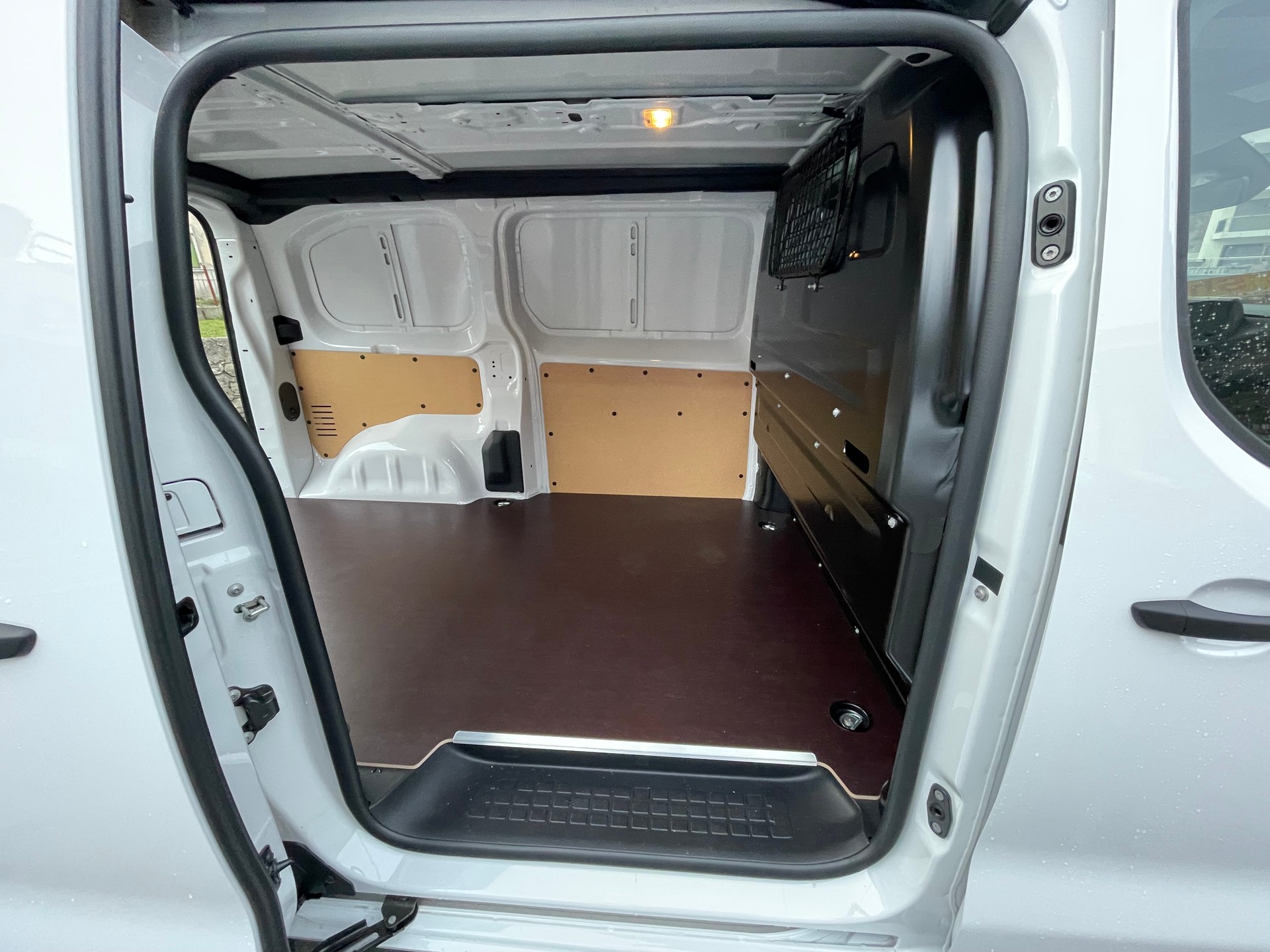 PEUGEOT Expert 1.5 BlueHDi 120 S&S Standard-image-12