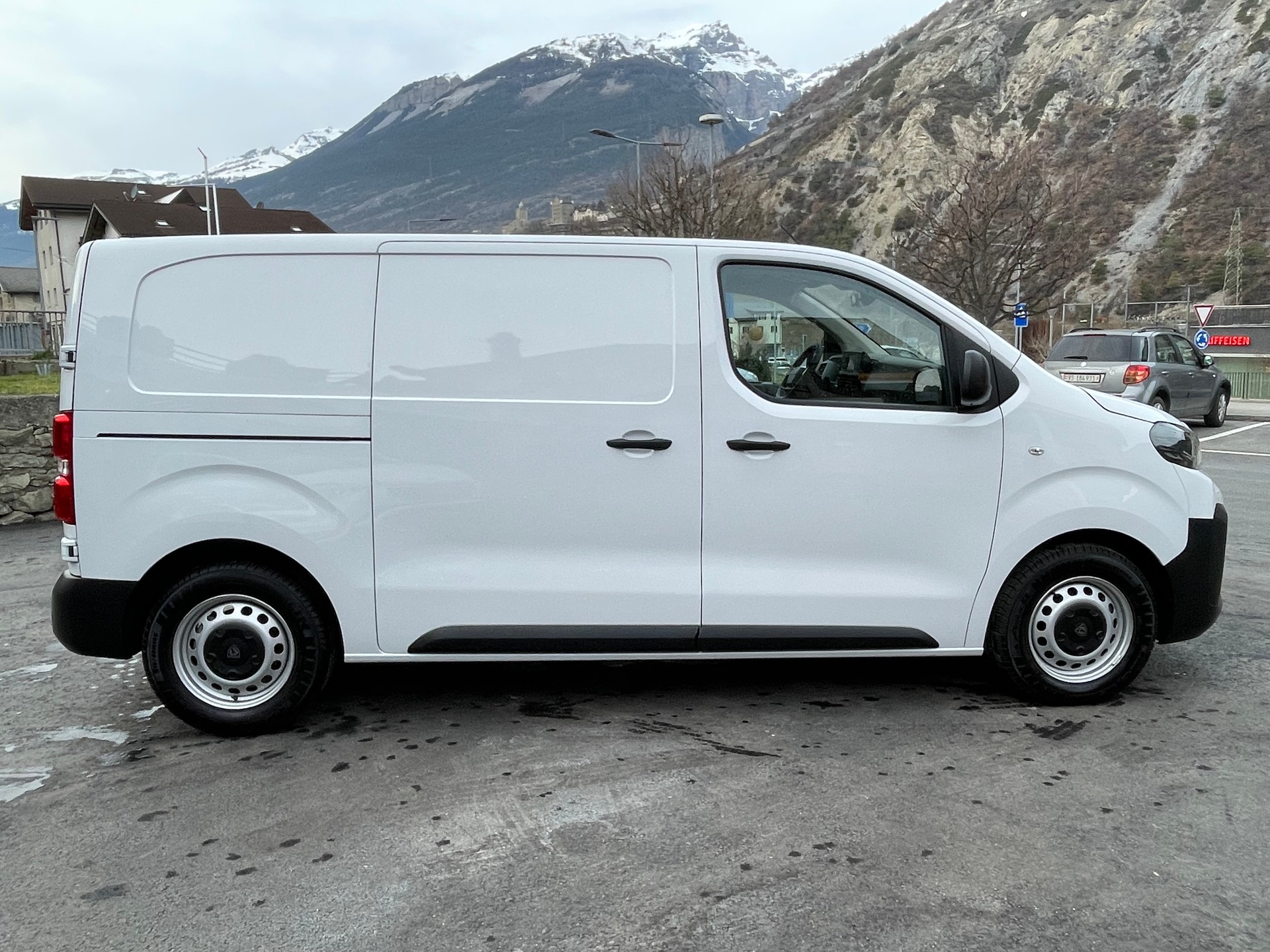 PEUGEOT Expert 1.5 BlueHDi 120 S&S Standard-image-5