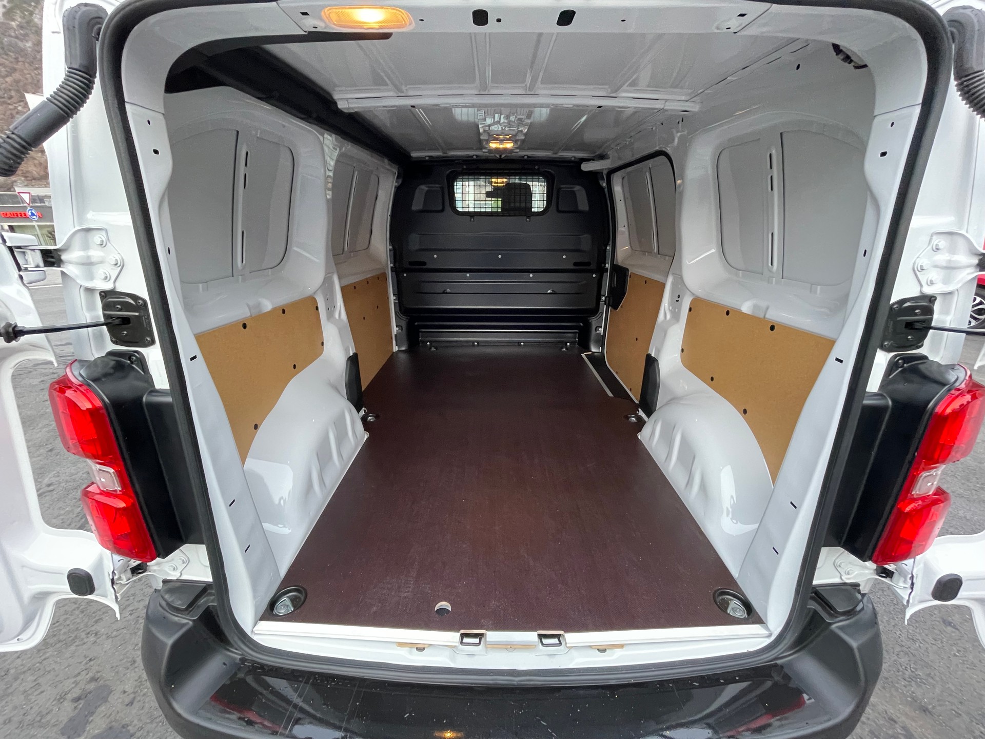 PEUGEOT Expert 1.5 BlueHDi 120 S&S Standard-image-11