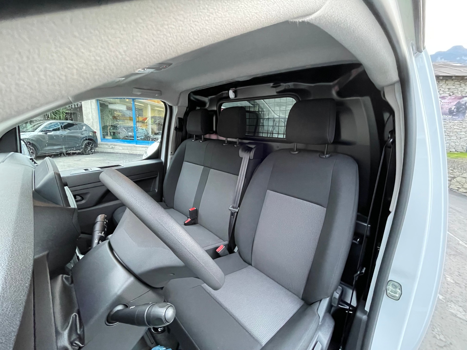 PEUGEOT Expert 1.5 BlueHDi 120 S&S Standard-image-9