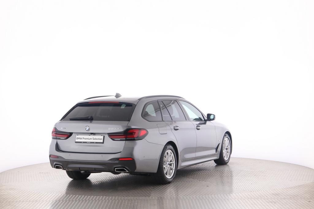 BMW 520d xDrive Touring-showroom-element-1