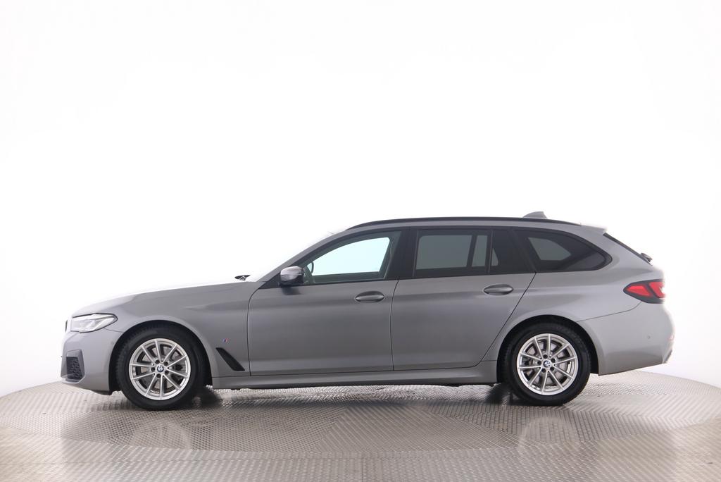 BMW 520d xDrive Touring-showroom-element-3