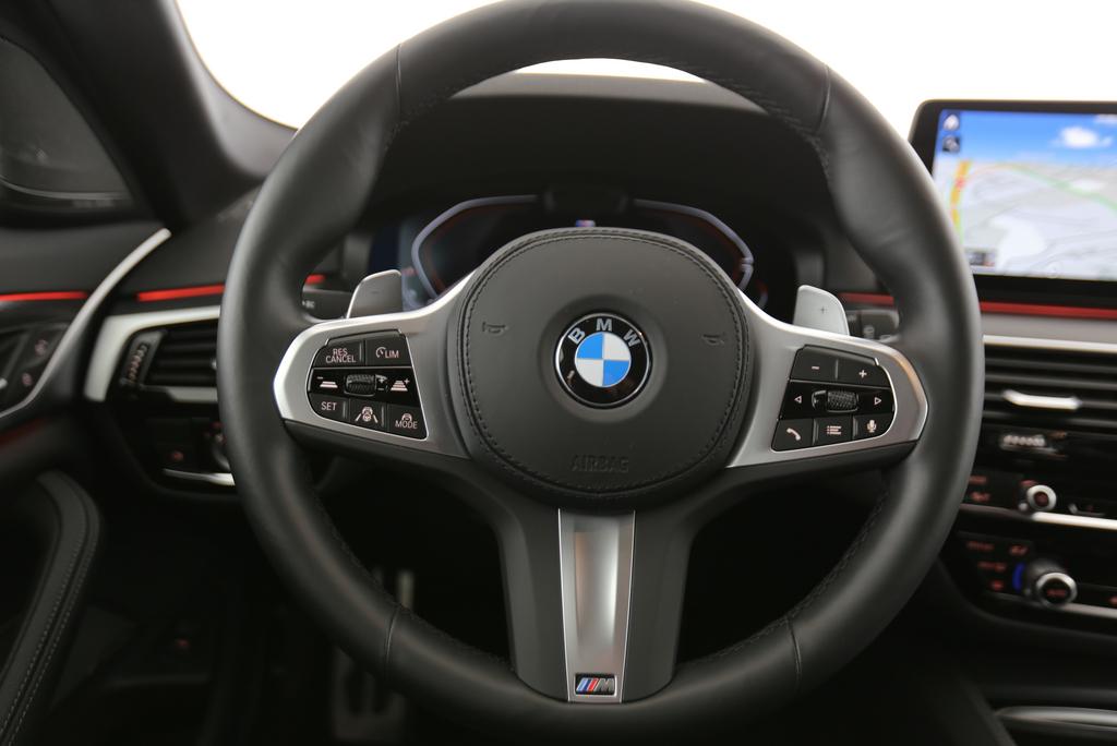 BMW 520d xDrive Touring-image-5