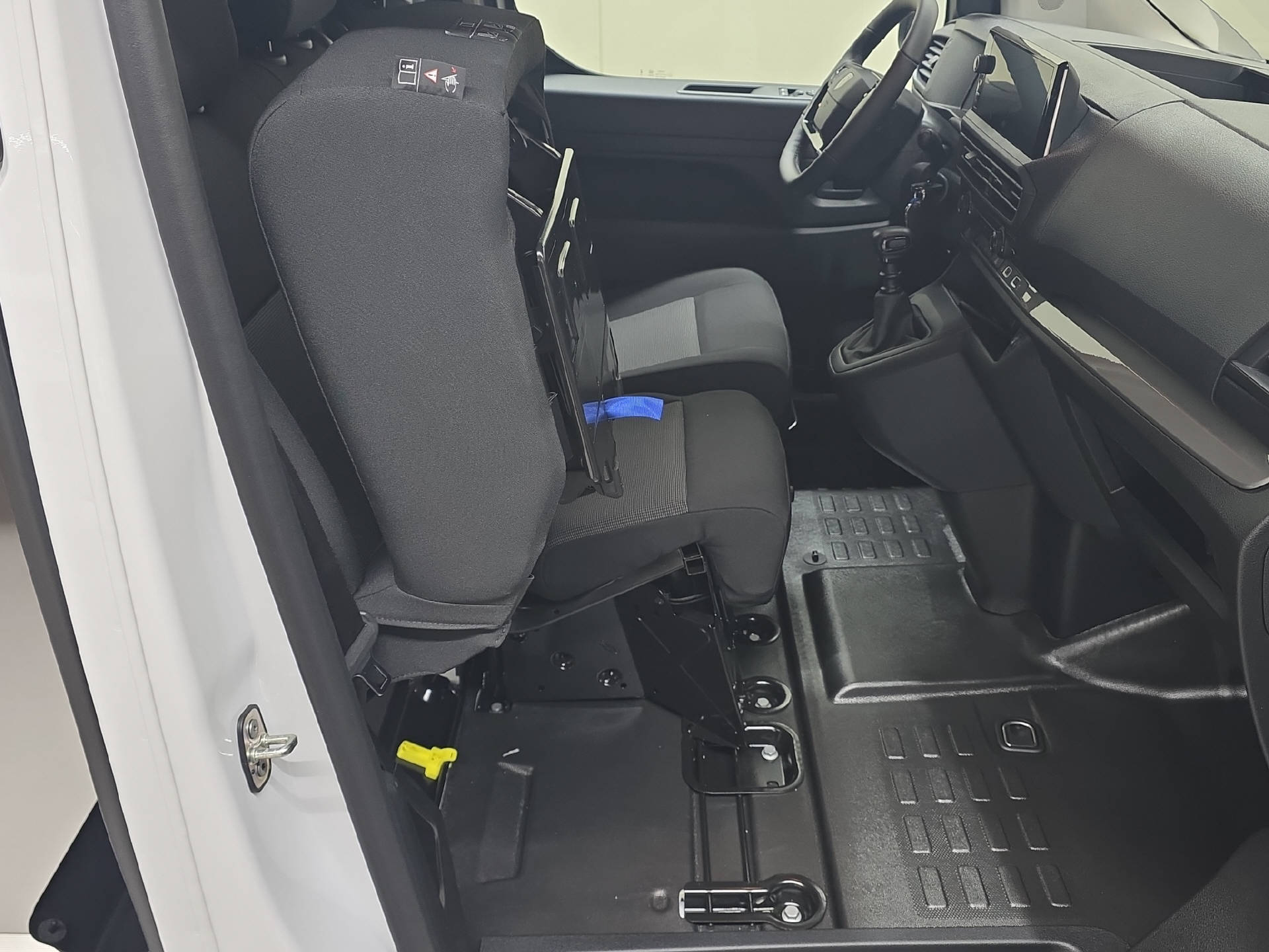 PEUGEOT Expert Kaw. Standard 2.2 BlueHDi 150 S/S-image-8