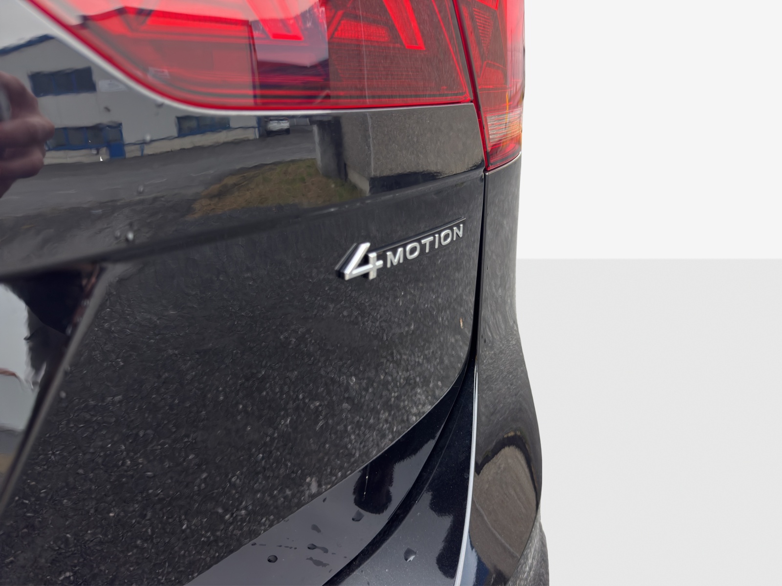 VW Tiguan 2.0 TDI SCR Elegance 4Motion DSG-image-13