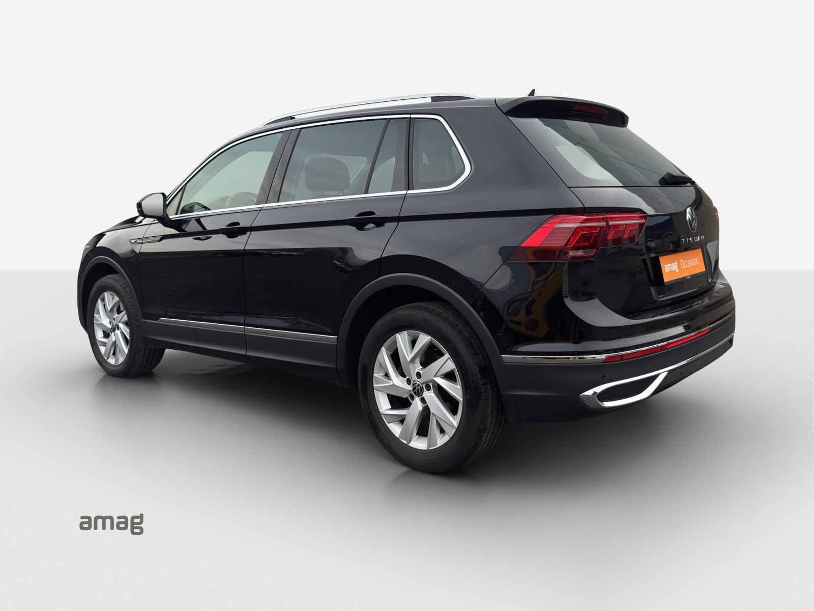 VW Tiguan 2.0 TDI SCR Elegance 4Motion DSG-image-2