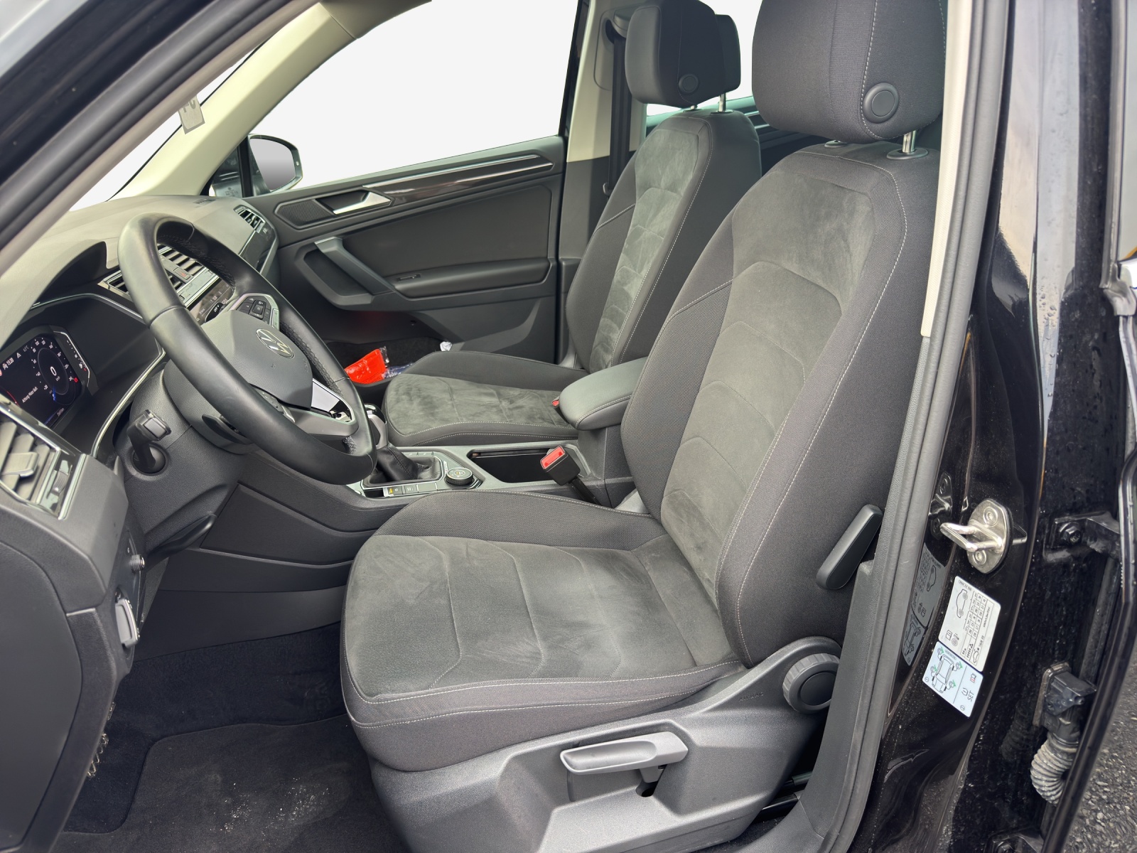 VW Tiguan 2.0 TDI SCR Elegance 4Motion DSG-image-7