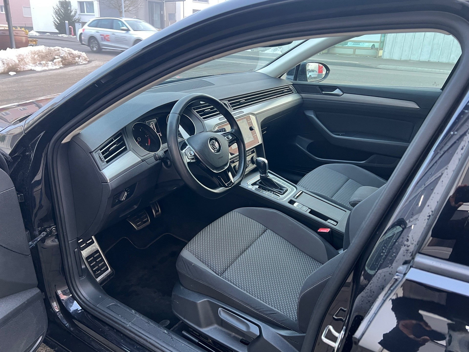 VW Passat Variant 2.0 TDI BMT Trendline DSG-image-9