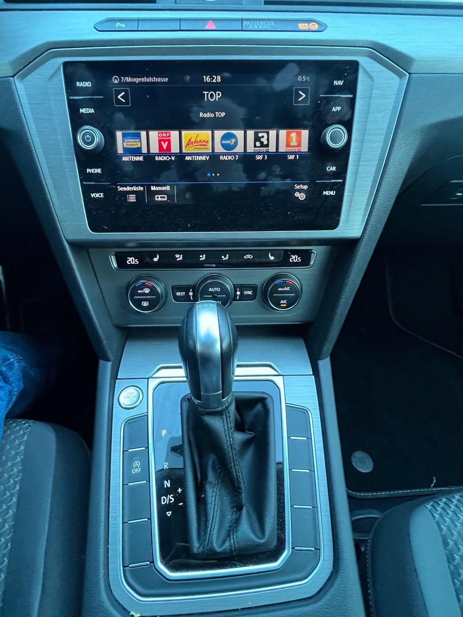 VW Passat Variant 2.0 TDI BMT Trendline DSG-image-11