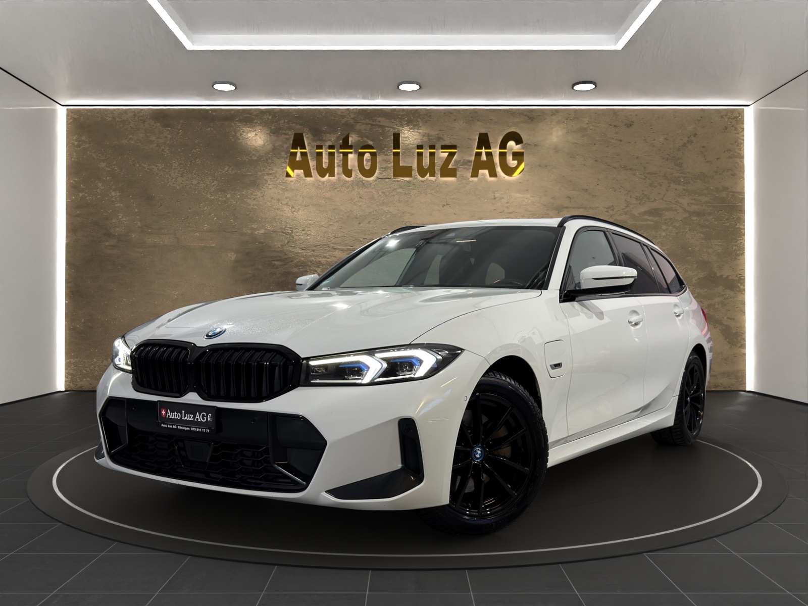 BMW 330e Steptronic M Sport-image-0