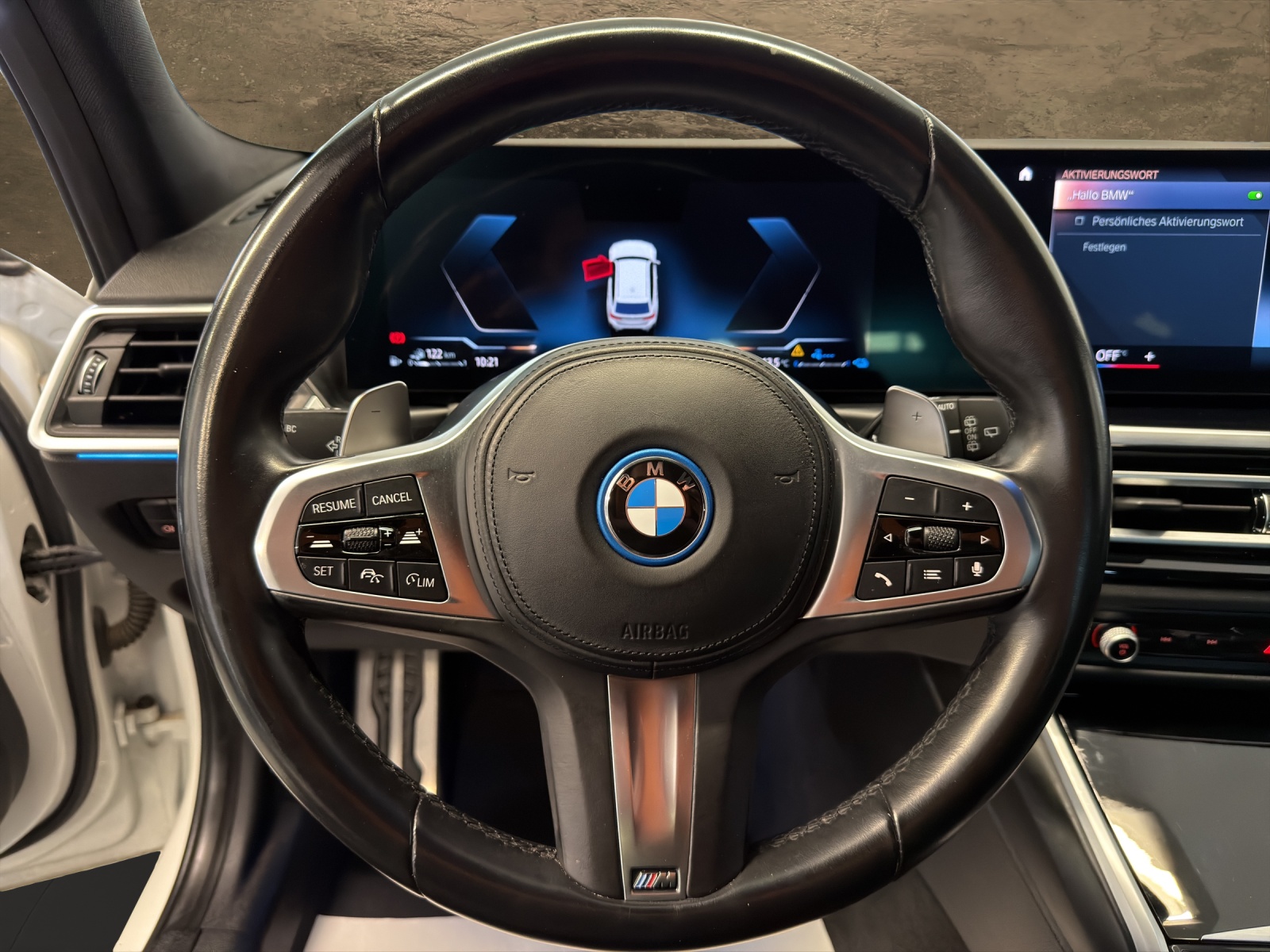 BMW 330e Steptronic M Sport-image-7