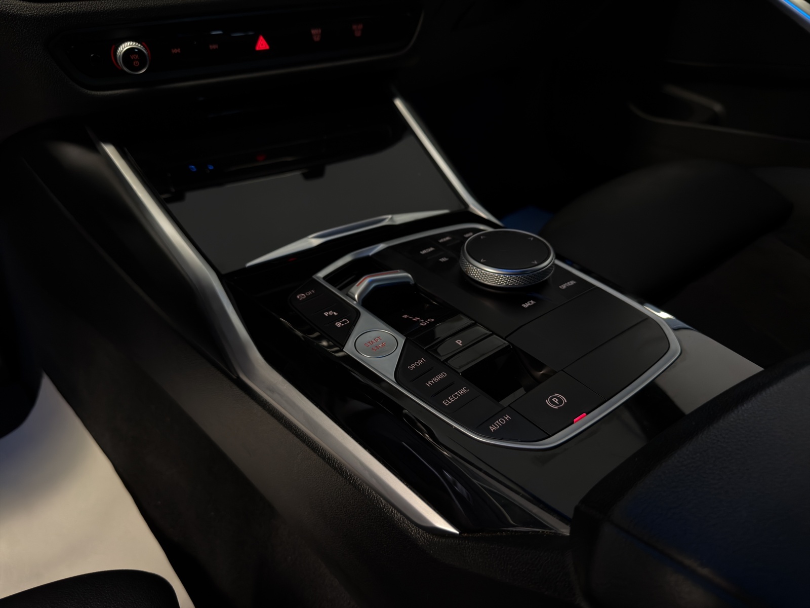 BMW 330e Steptronic M Sport-image-9