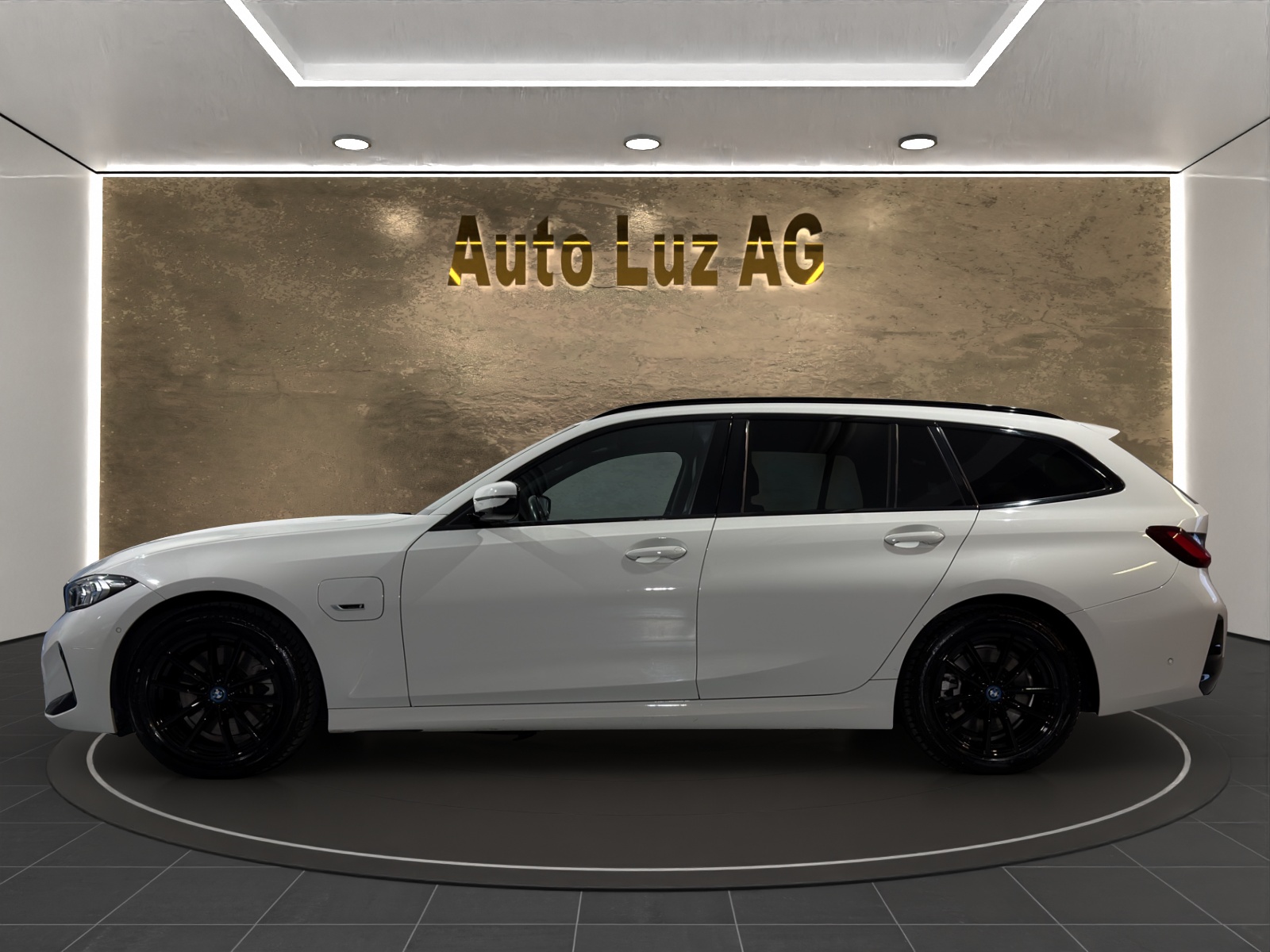 BMW 330e Steptronic M Sport-image-4