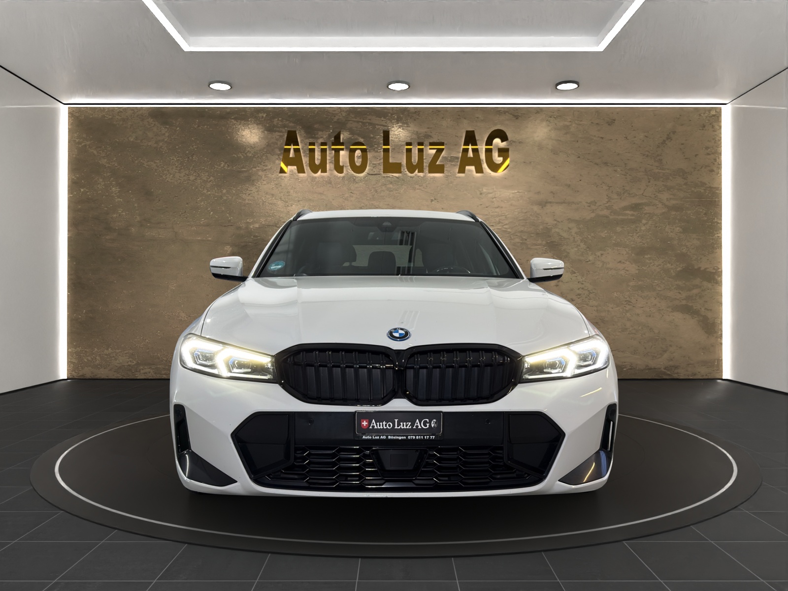 BMW 330e Steptronic M Sport-image-1