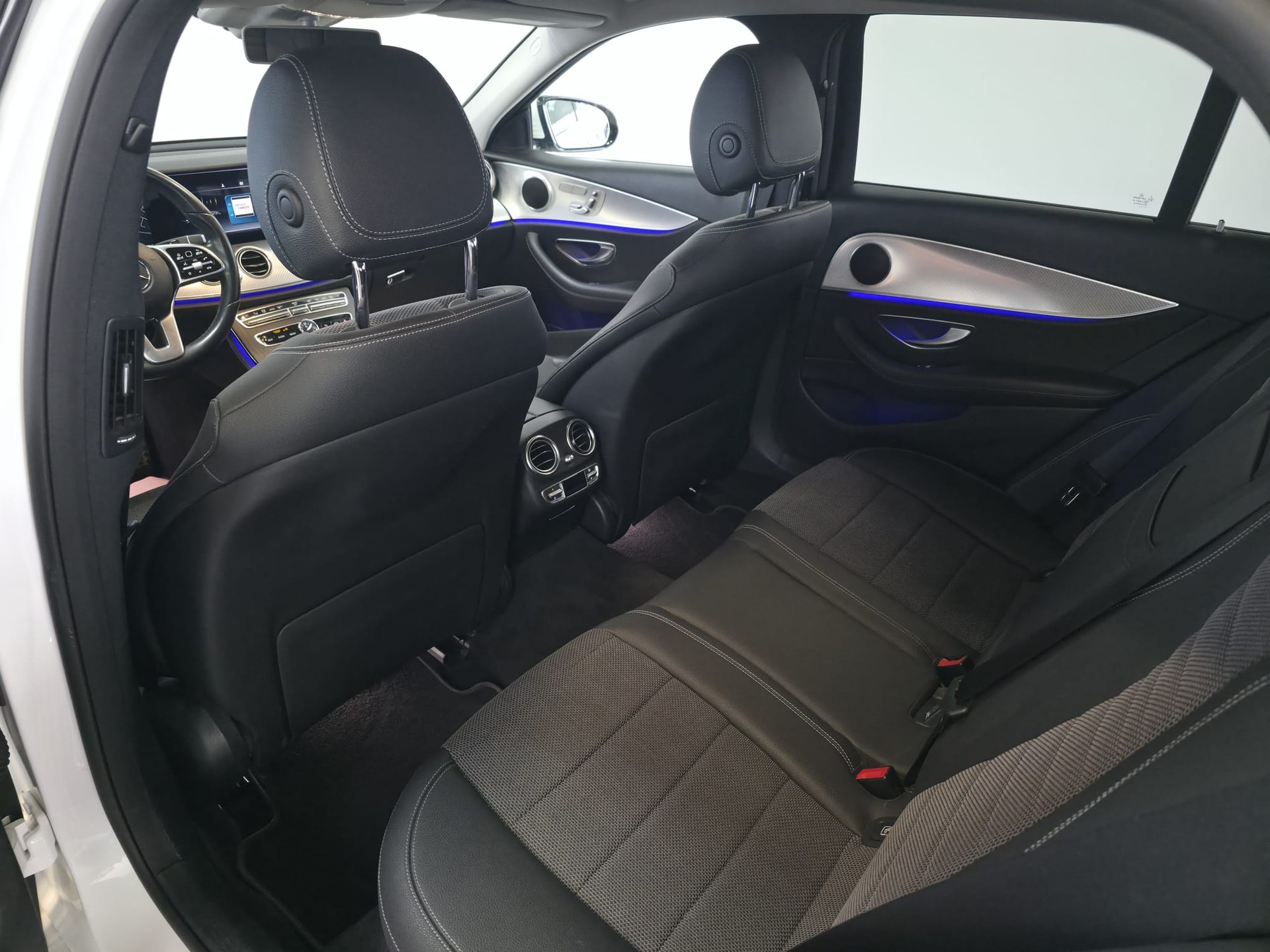 MERCEDES-BENZ E 450 Avantgarde 4 Matic 9G-Tronic-image-18