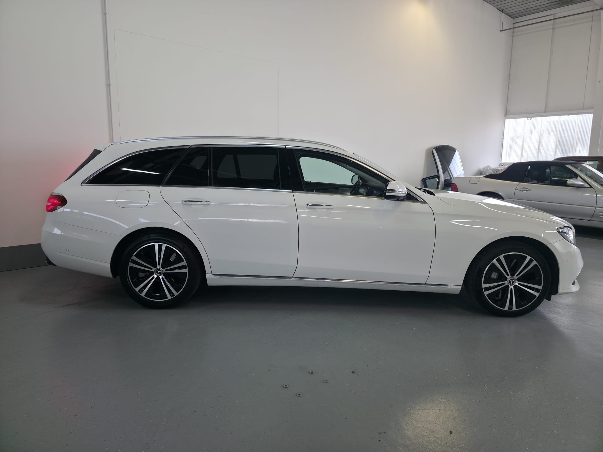 MERCEDES-BENZ E 450 Avantgarde 4 Matic 9G-Tronic-image-6