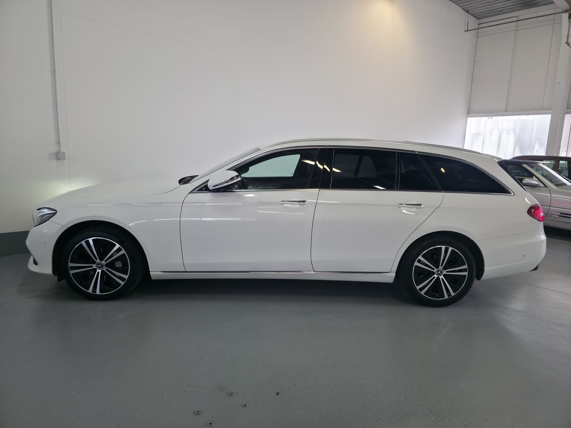 MERCEDES-BENZ E 450 Avantgarde 4 Matic 9G-Tronic-image-7