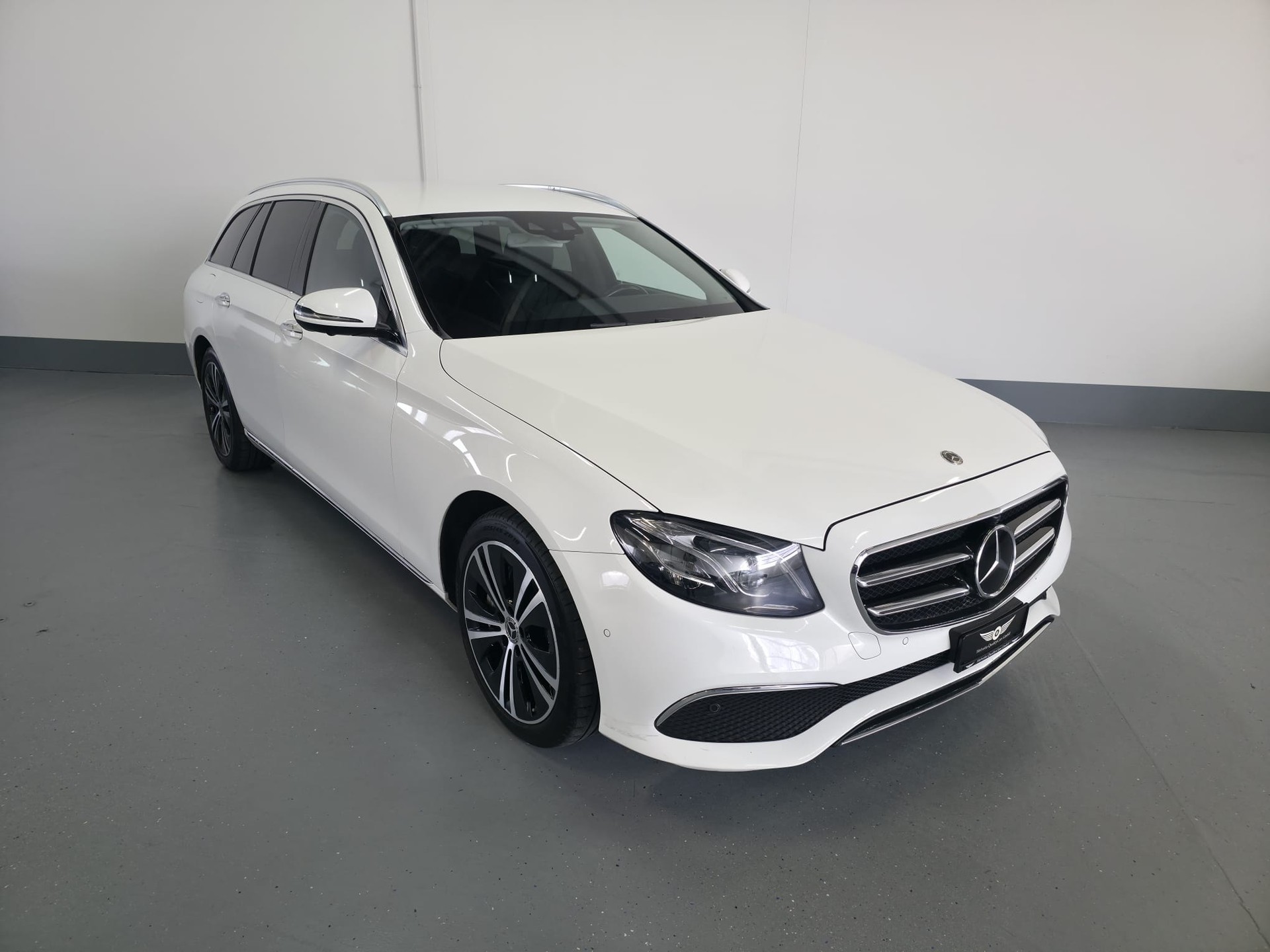 MERCEDES-BENZ E 450 Avantgarde 4 Matic 9G-Tronic-showroom-element-3